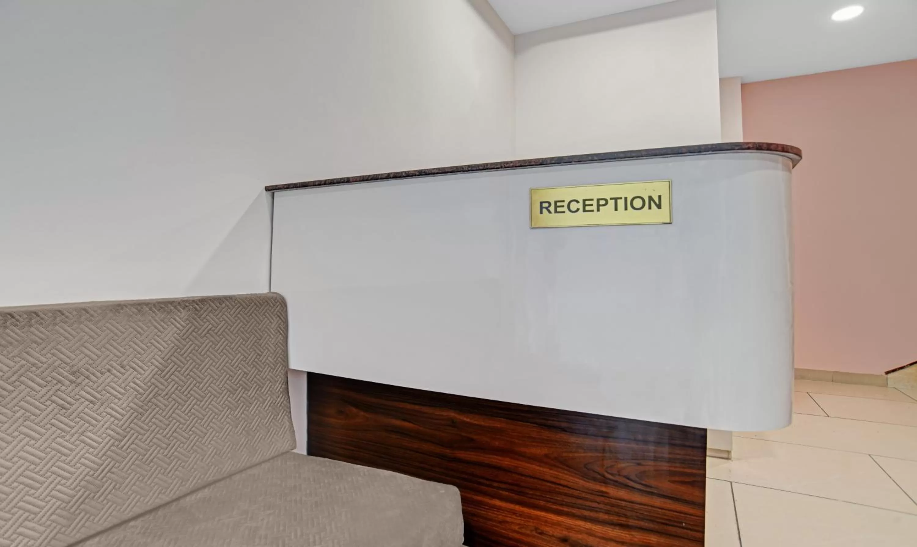 Lobby or reception in Treebo Nirvana Elite