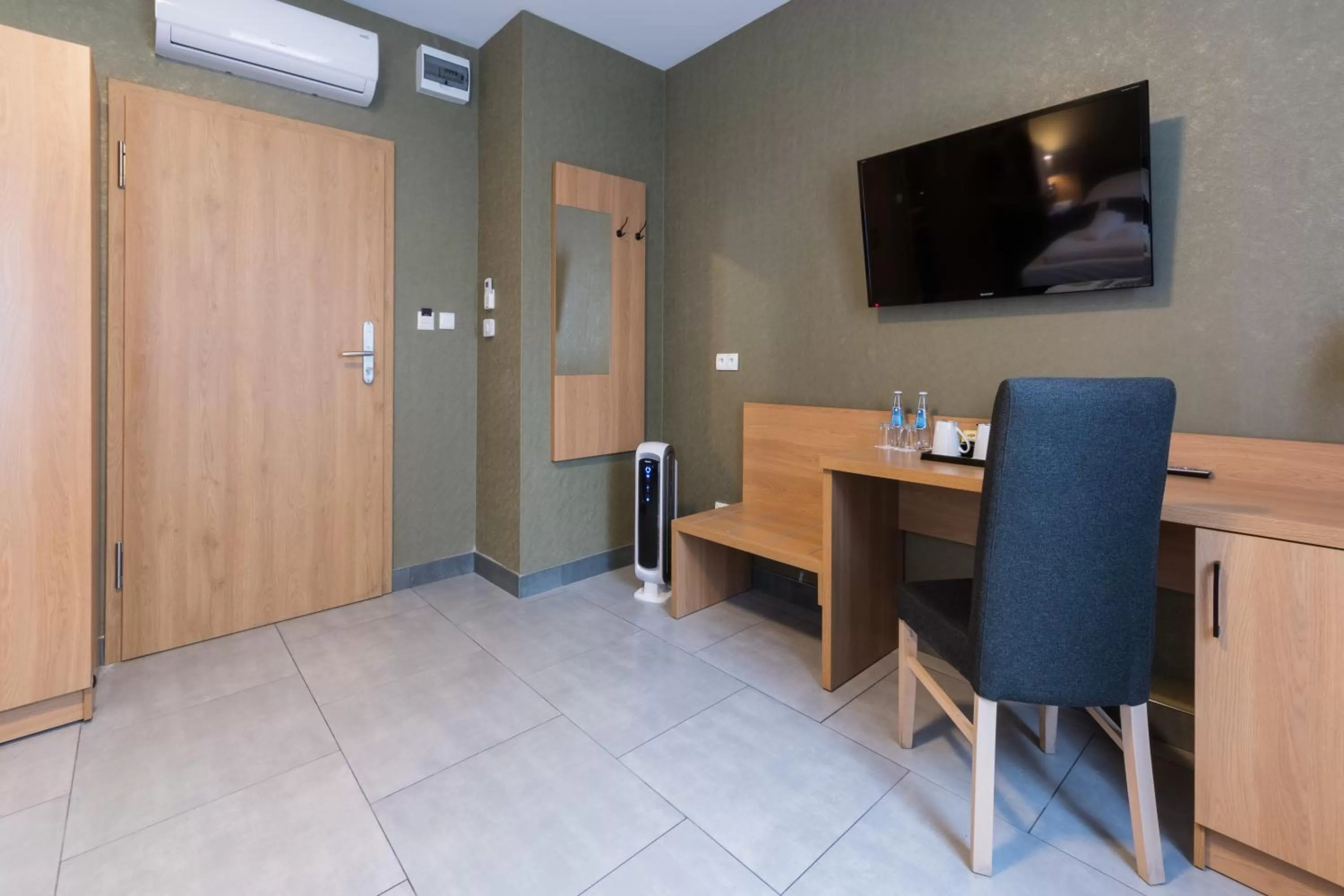 Hotel Lantier & Swimming Pool Zone