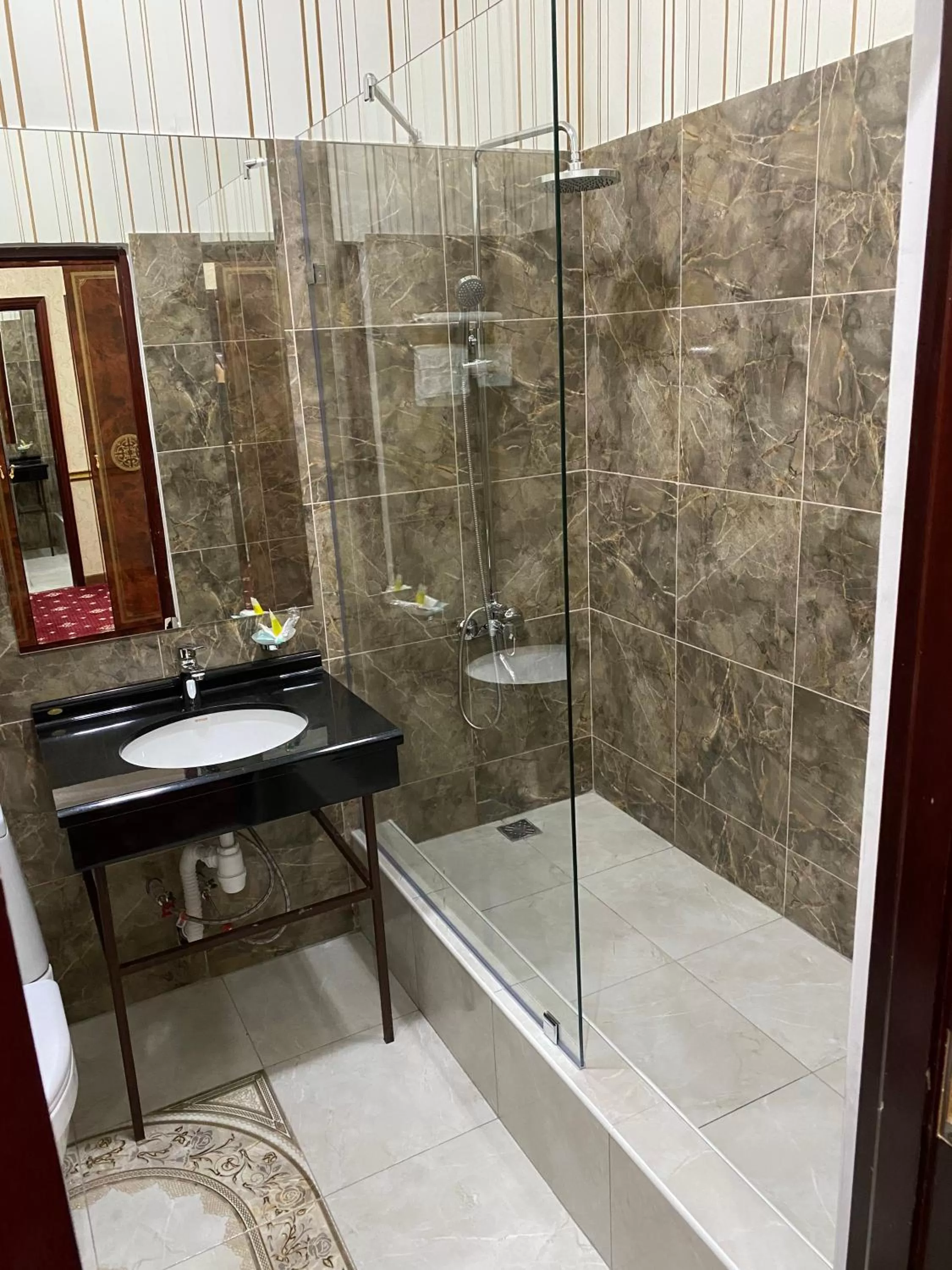 Bathroom in Lion Hotel