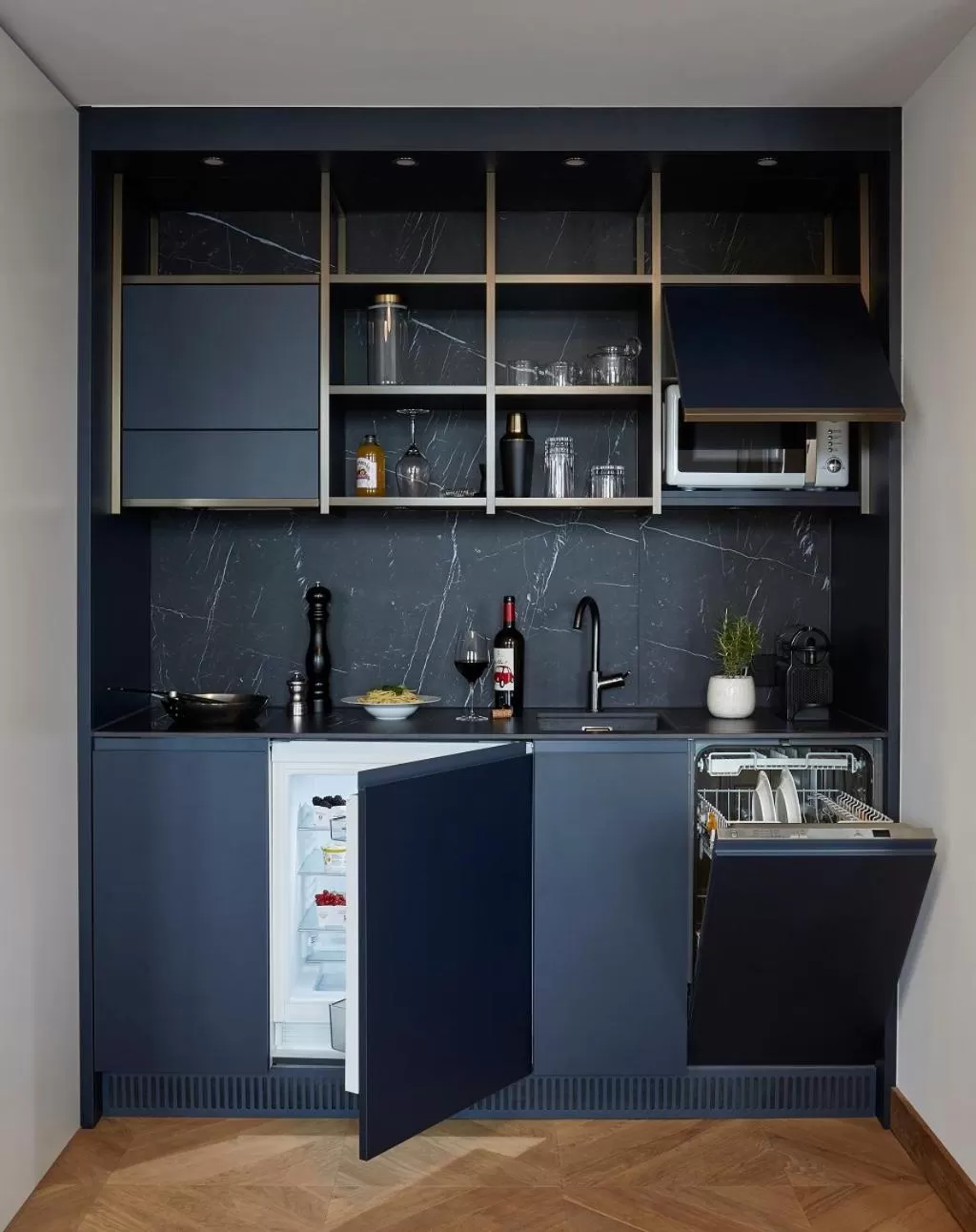 Kitchen or kitchenette in Alex Lake Zürich