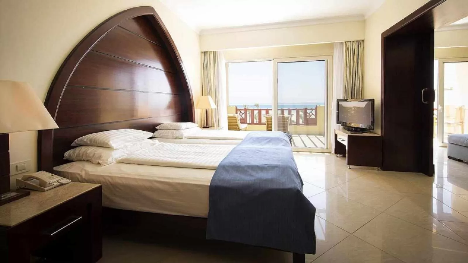 Bedroom, Bed in Robinson Soma Bay