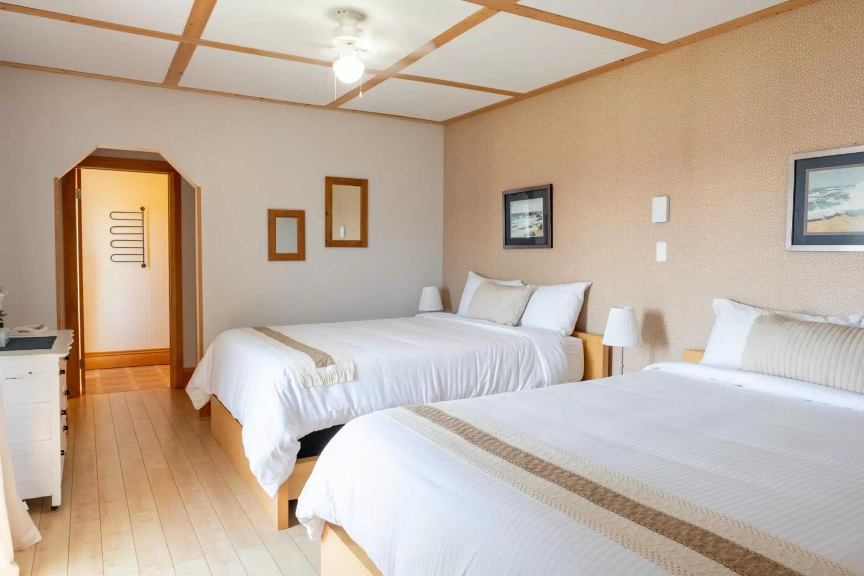 Deluxe Queen Suite in Pepperell Place Inn Inc. Deluxe Queen Suite in Pepperell Place Inn Inc.