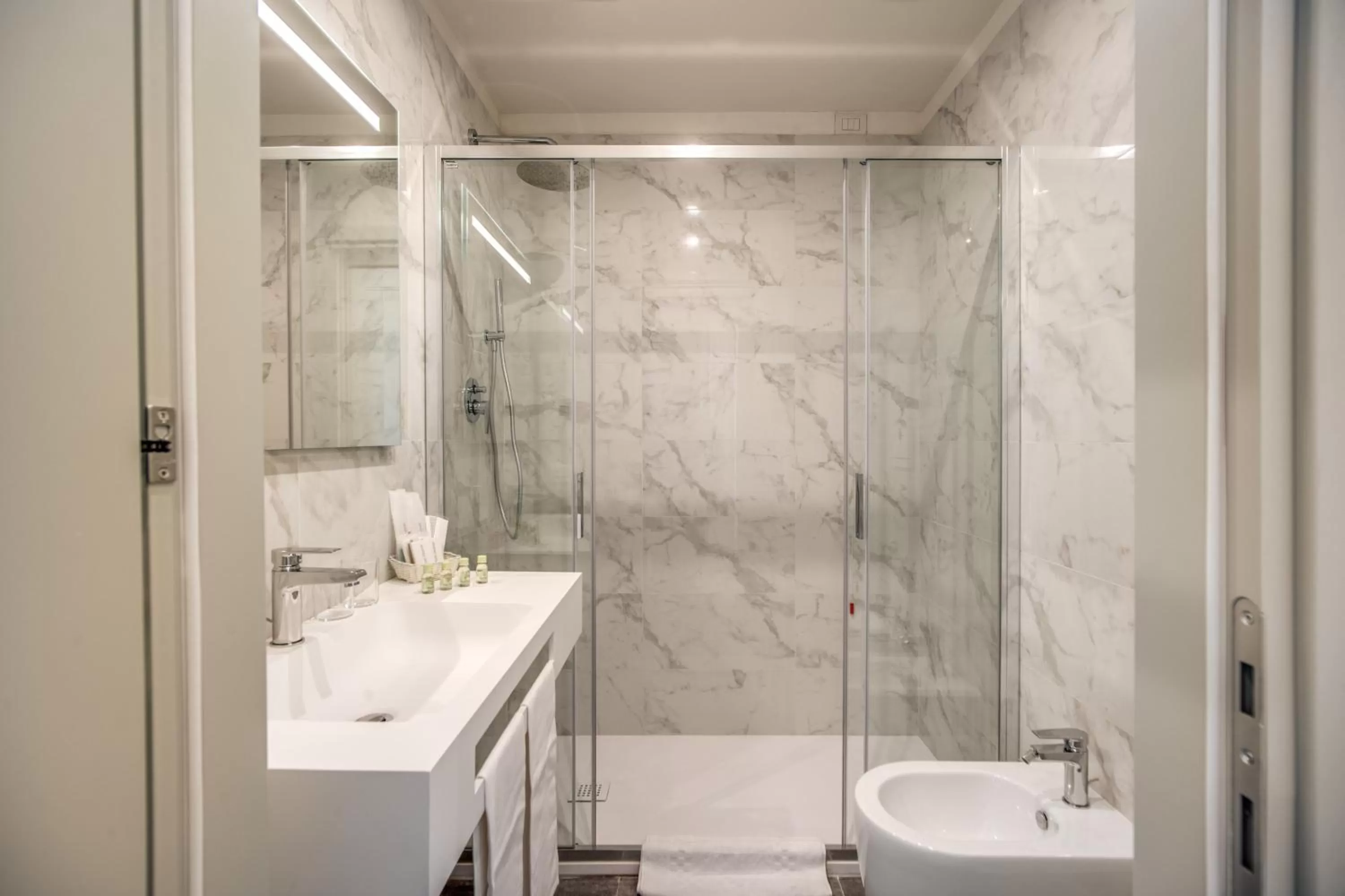 Shower in Hotel Ariele