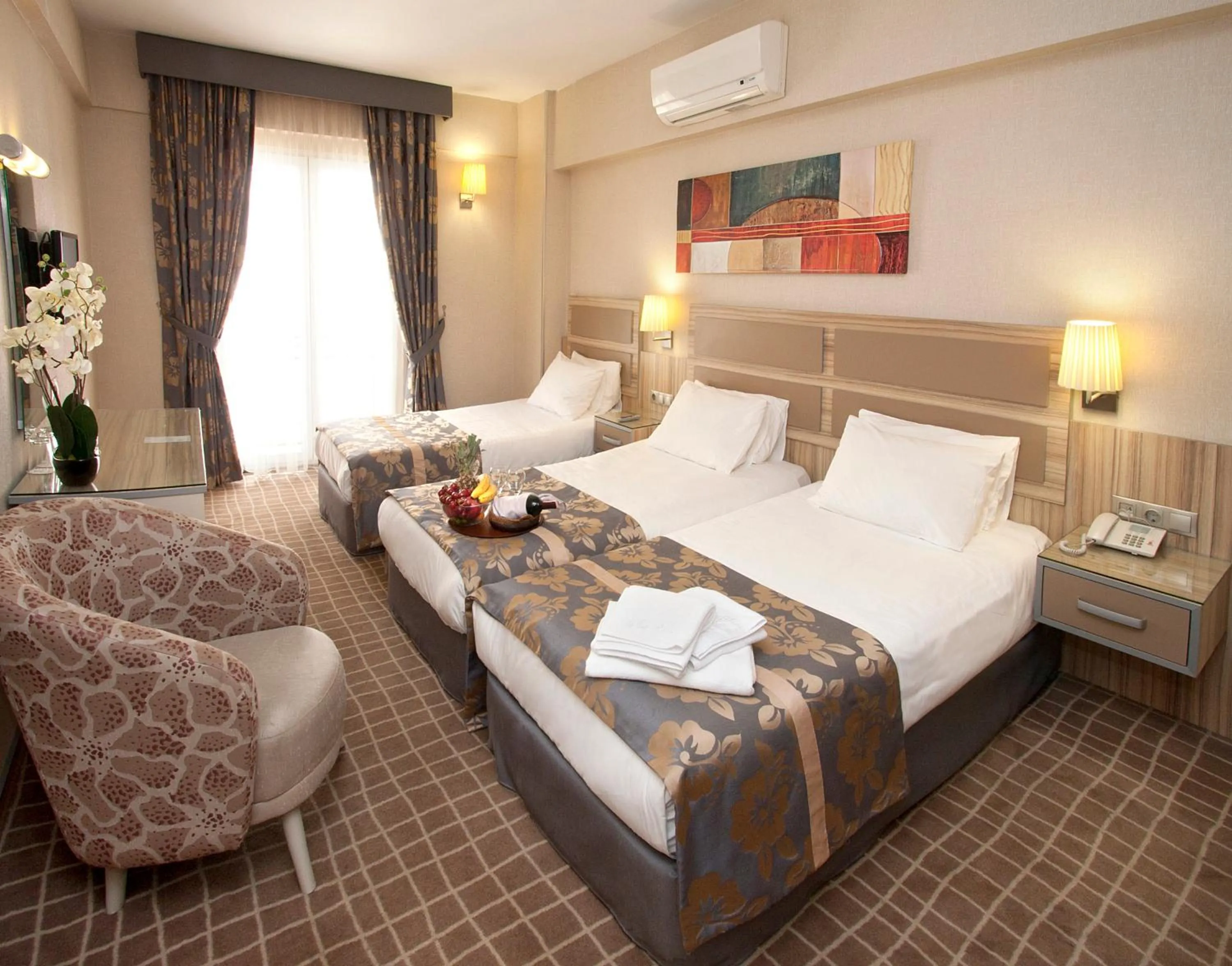 Photo of the whole room, Bed in Nanda Hotel