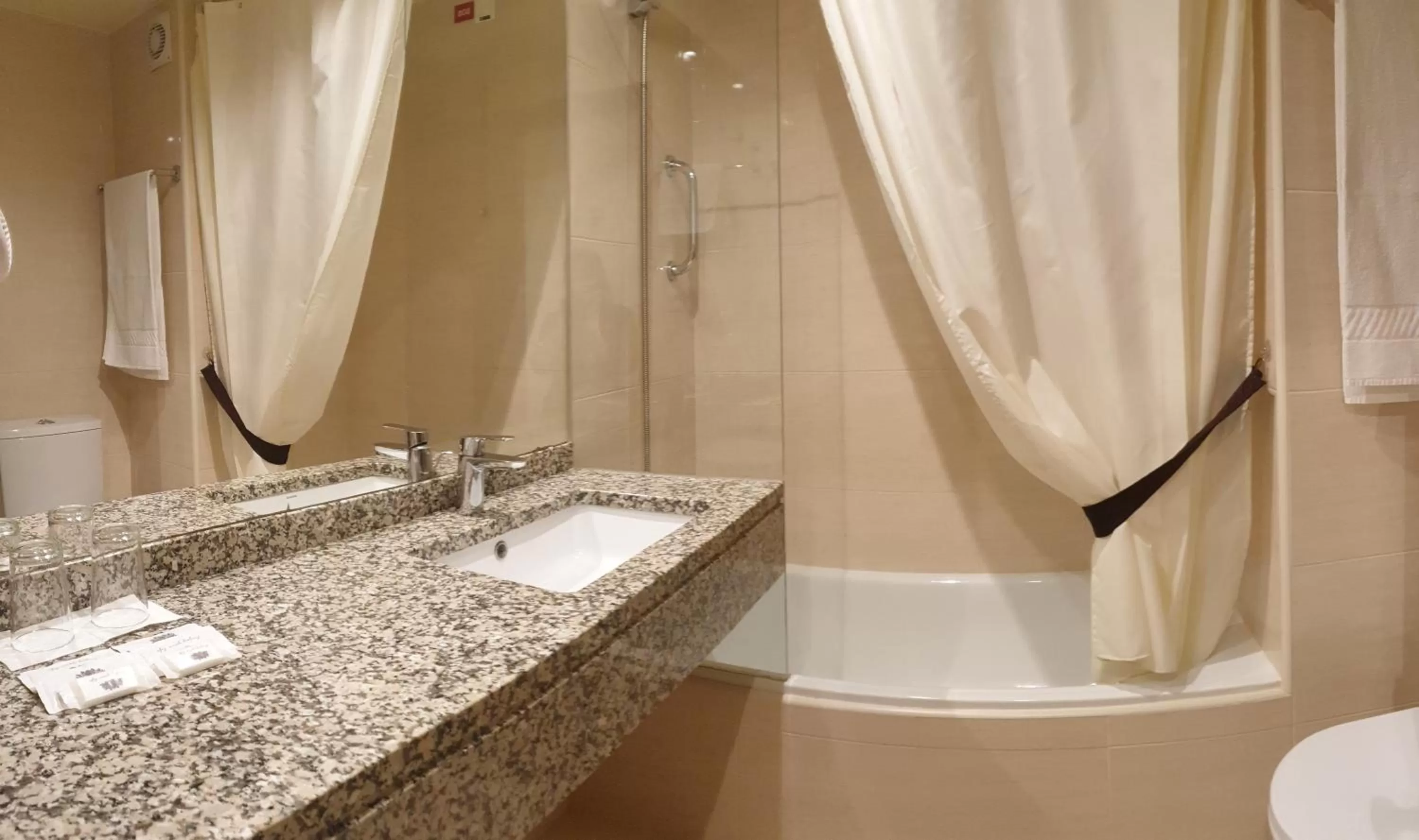 Bathroom in Hotel Aleluia