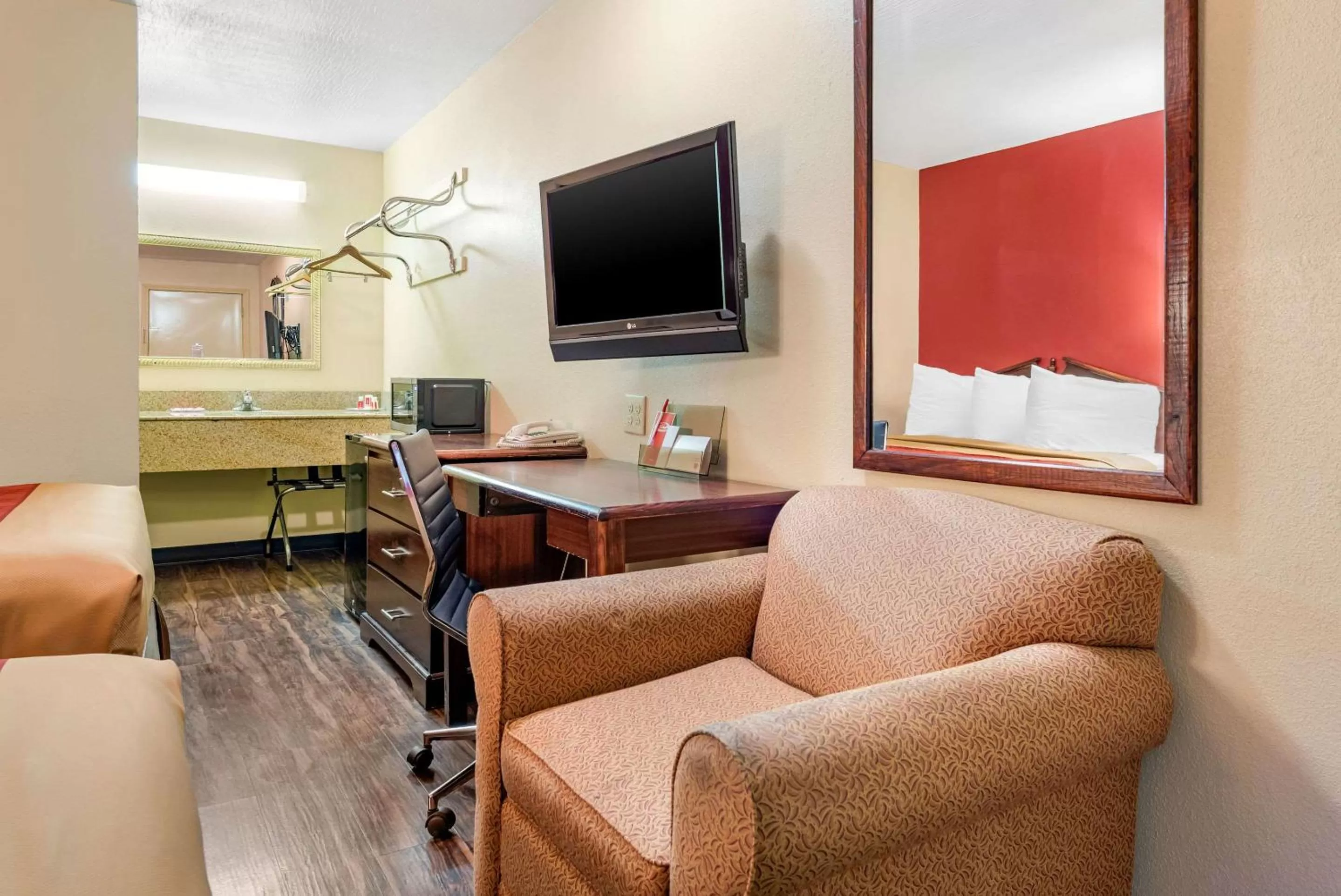 Photo of the whole room in Rodeway Inn