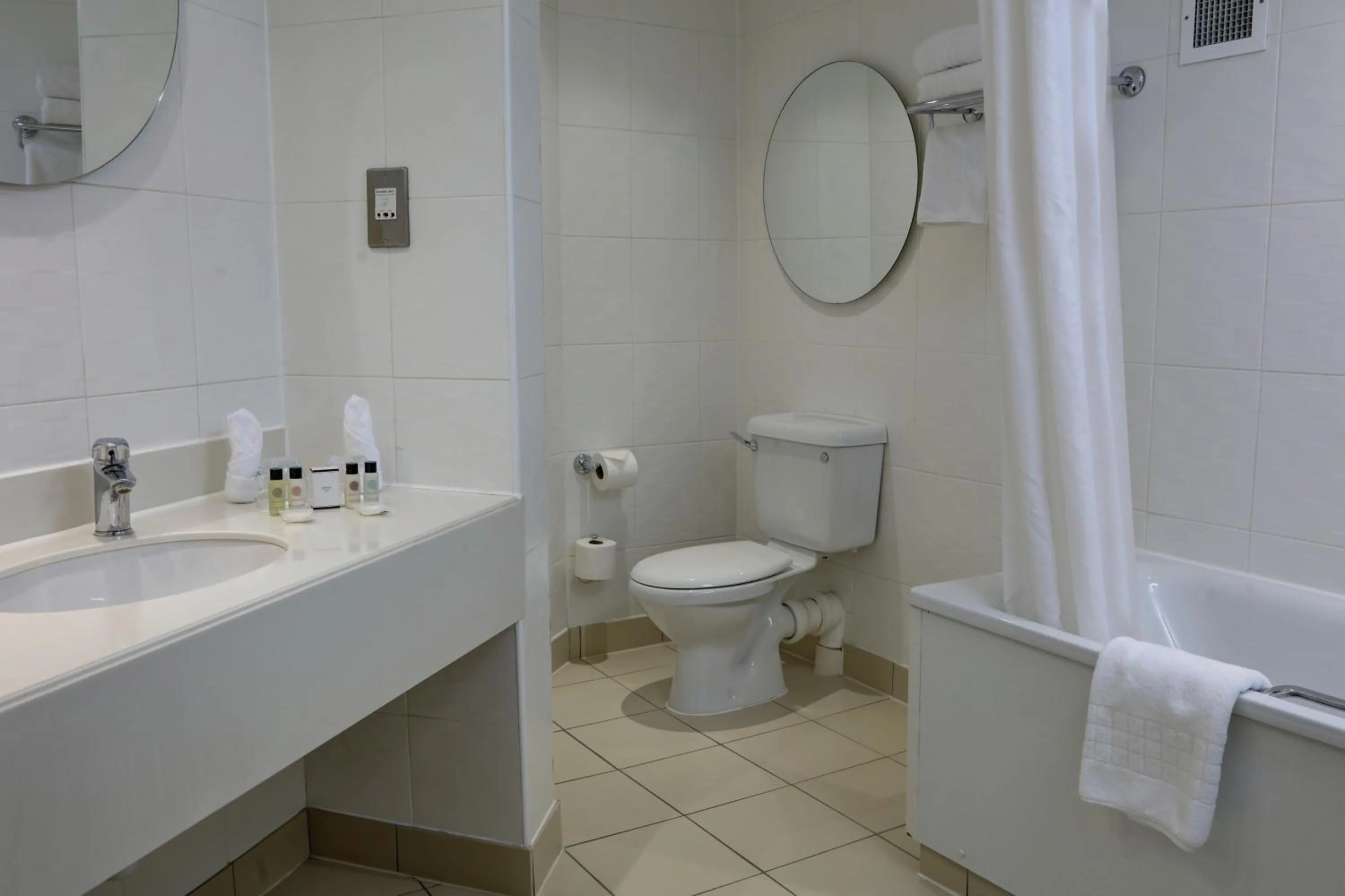 Bathroom in Corus Hyde Park Hotel