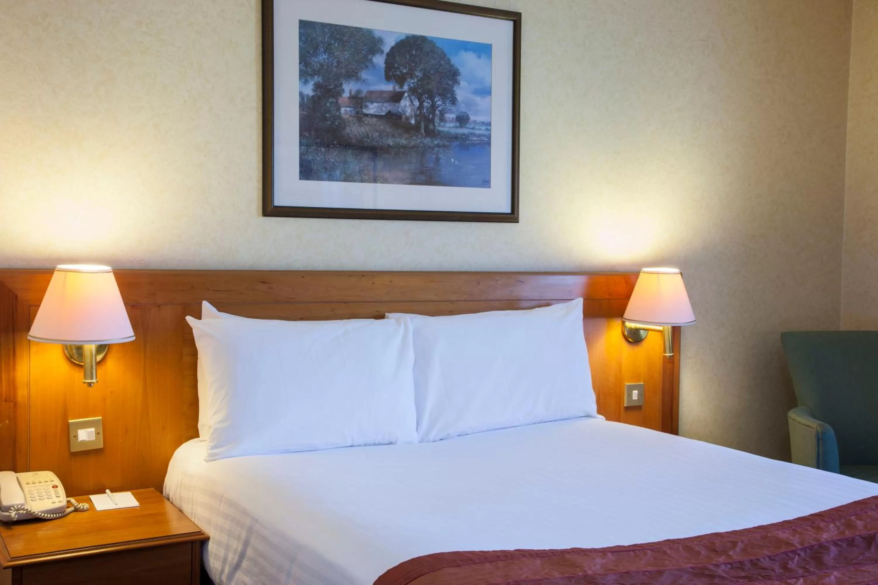 Photo of the whole room, Bed in Holiday Inn Ipswich Orwell by IHG