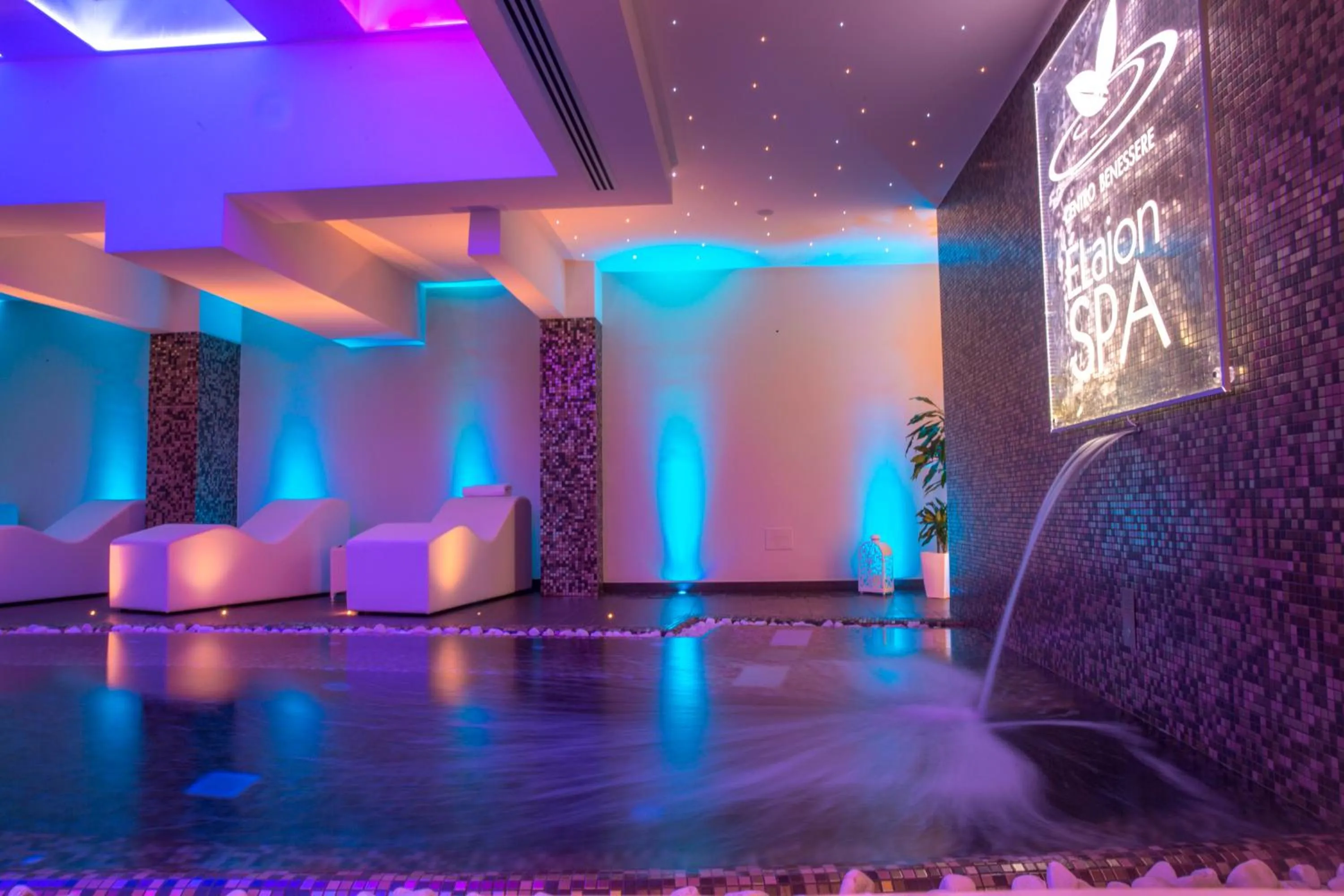 Swimming pool in Hotel Degli Ulivi