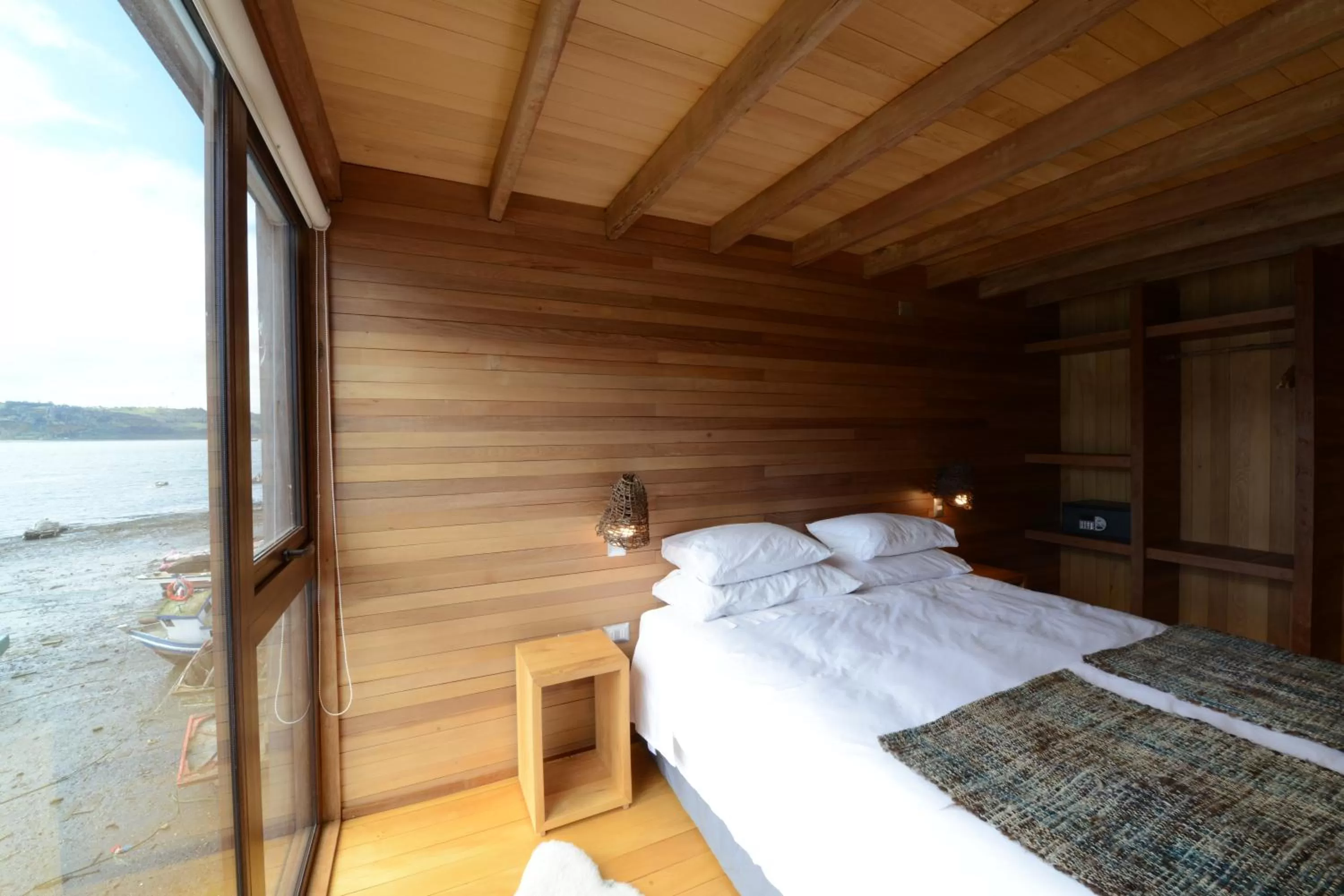 Bedroom, Bed in Sizigia