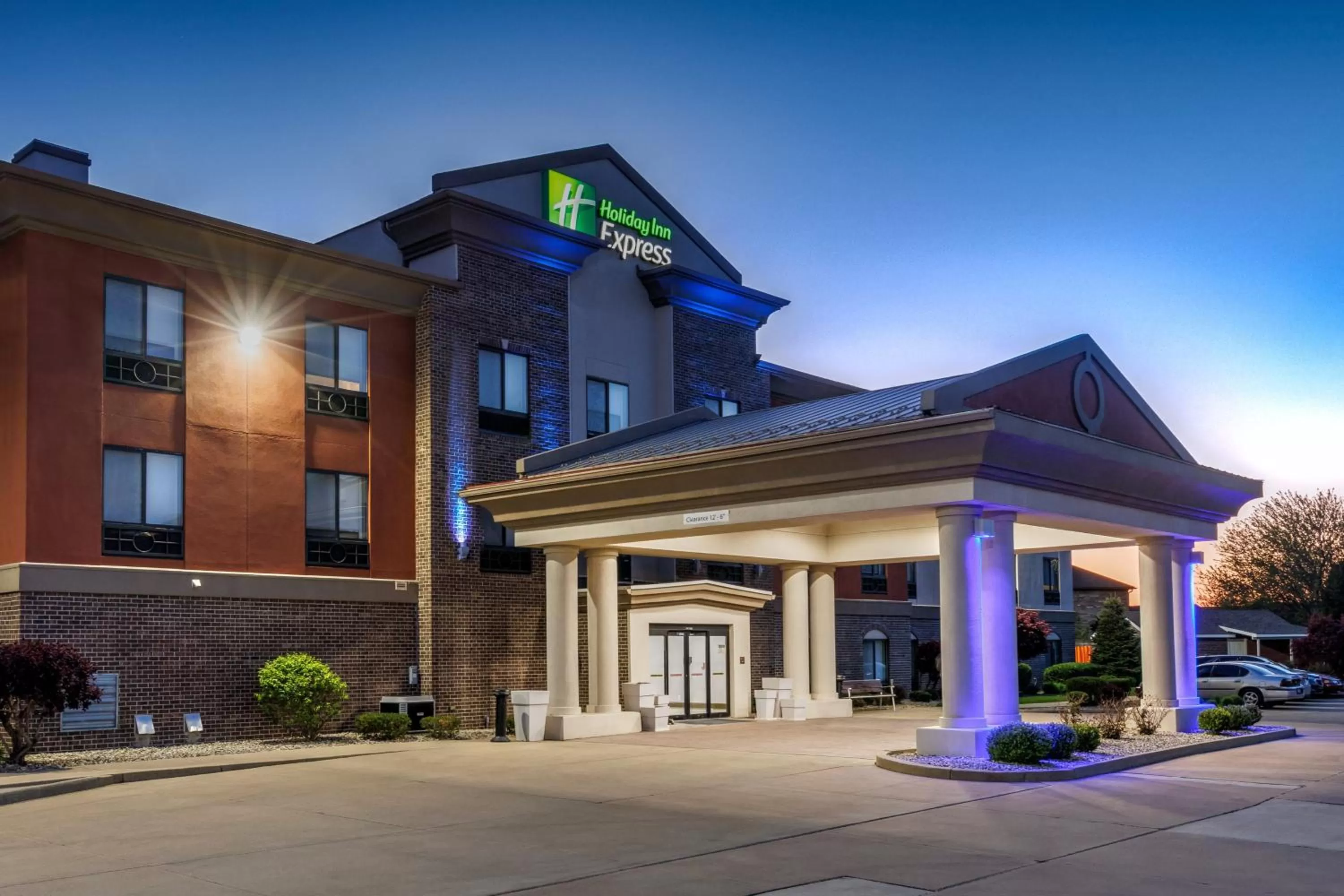 Property building in Holiday Inn Express & Suites Shelbyville Indianapolis by IHG