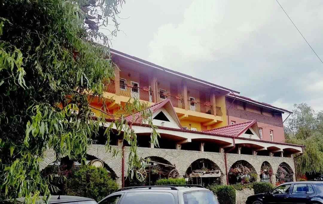 Property Building in Hanul Ursilor