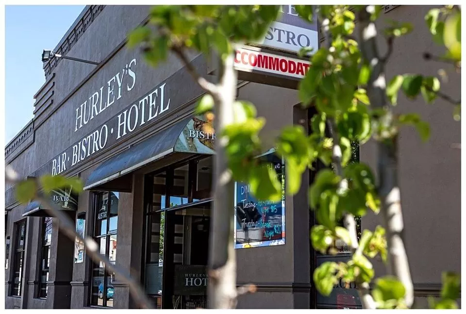 Hurley's Bar & Bistro