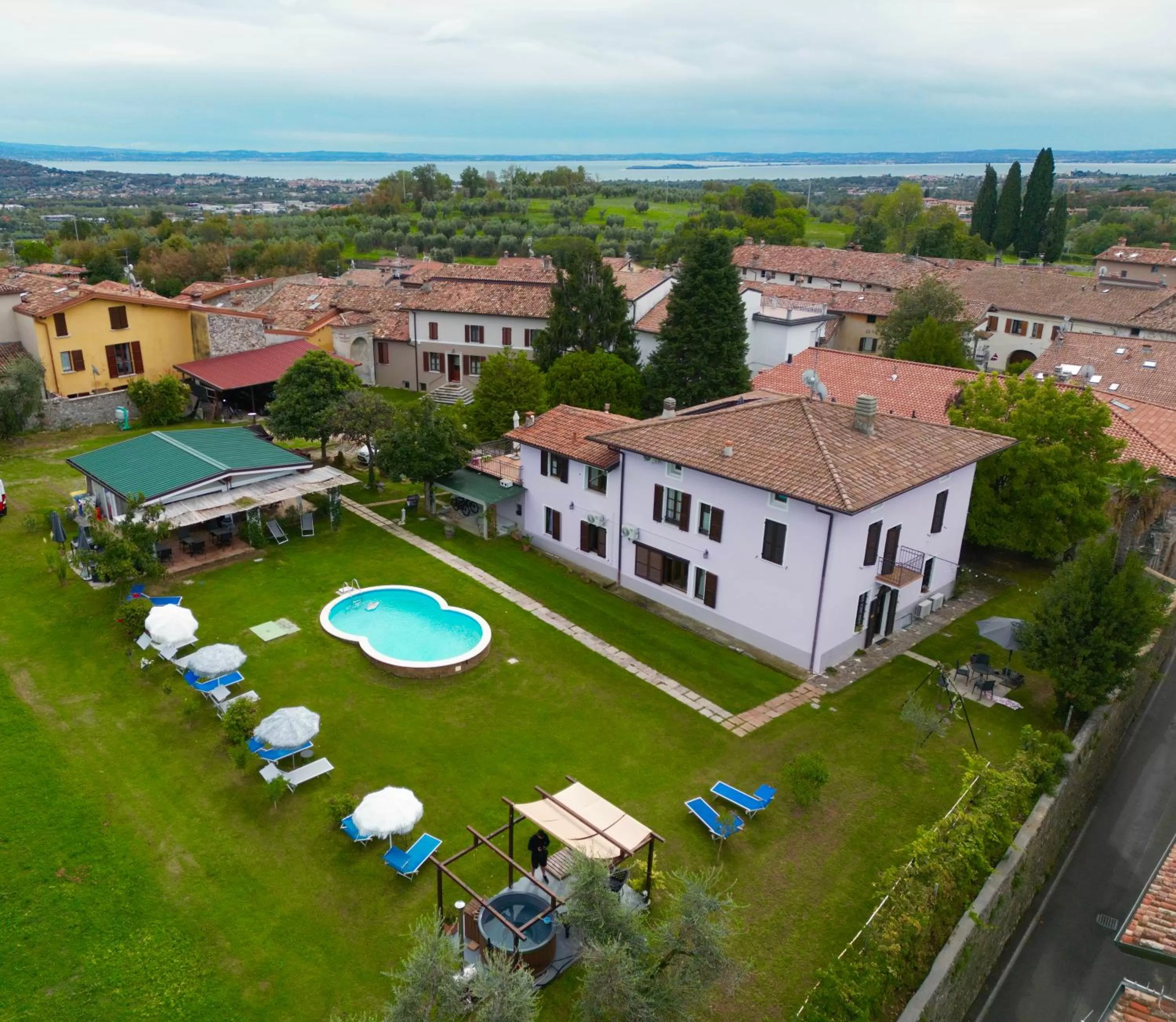 Bird's eye view, Bird's-eye View in La Casa Di Campagna Sul Garda