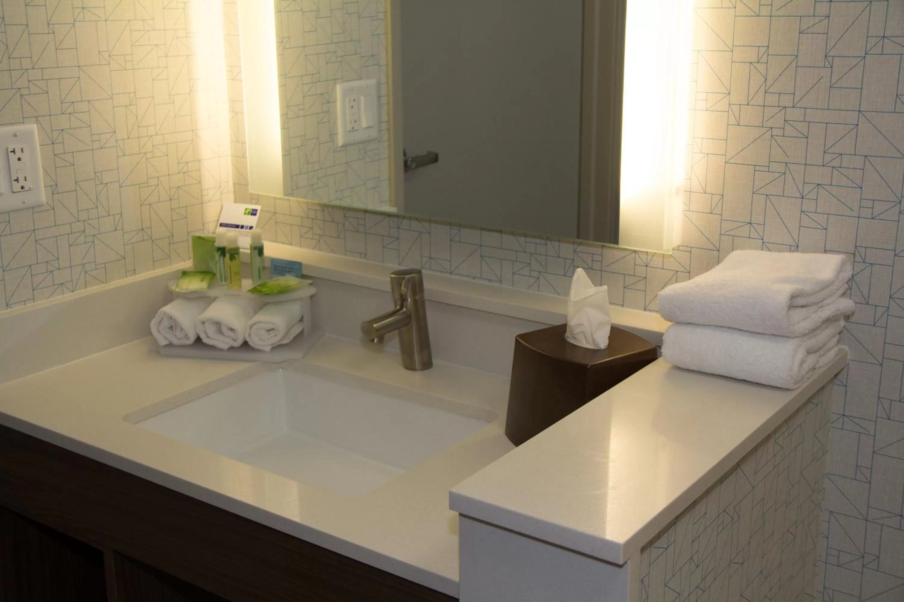 Queen Room with Two Queen Beds - Disability Access Tub - Non-Smoking in Holiday Inn Express Salt Lake City Downtown, an IHG Hotel