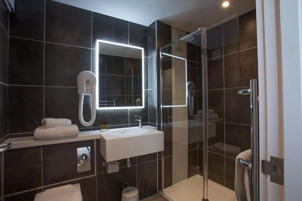 Bathroom in Burton Hotel