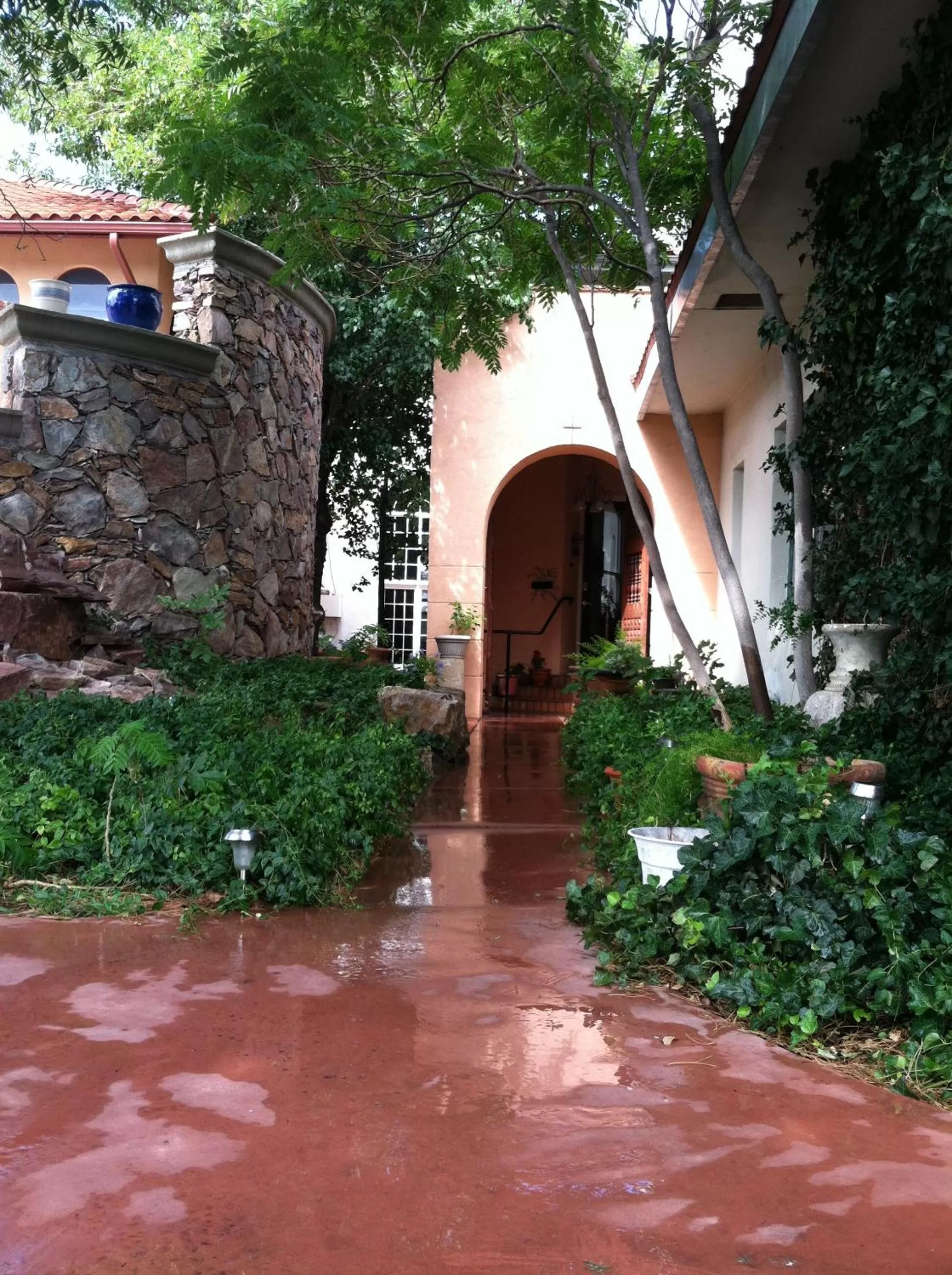 Property building in Lundeen Inn of the Arts