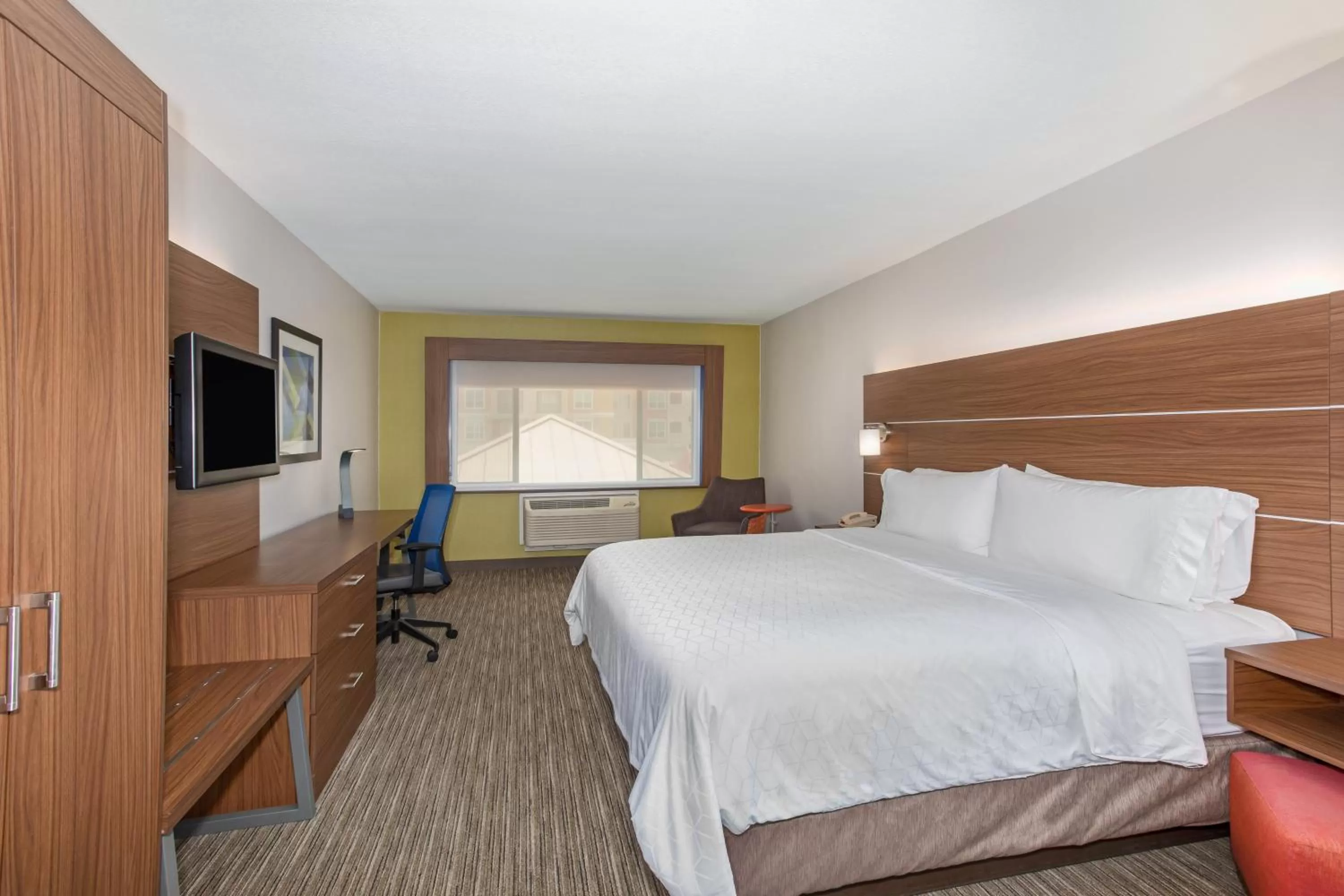 Photo of the whole room, Bed in Sleep Inn & Suites Tempe ASU Campus