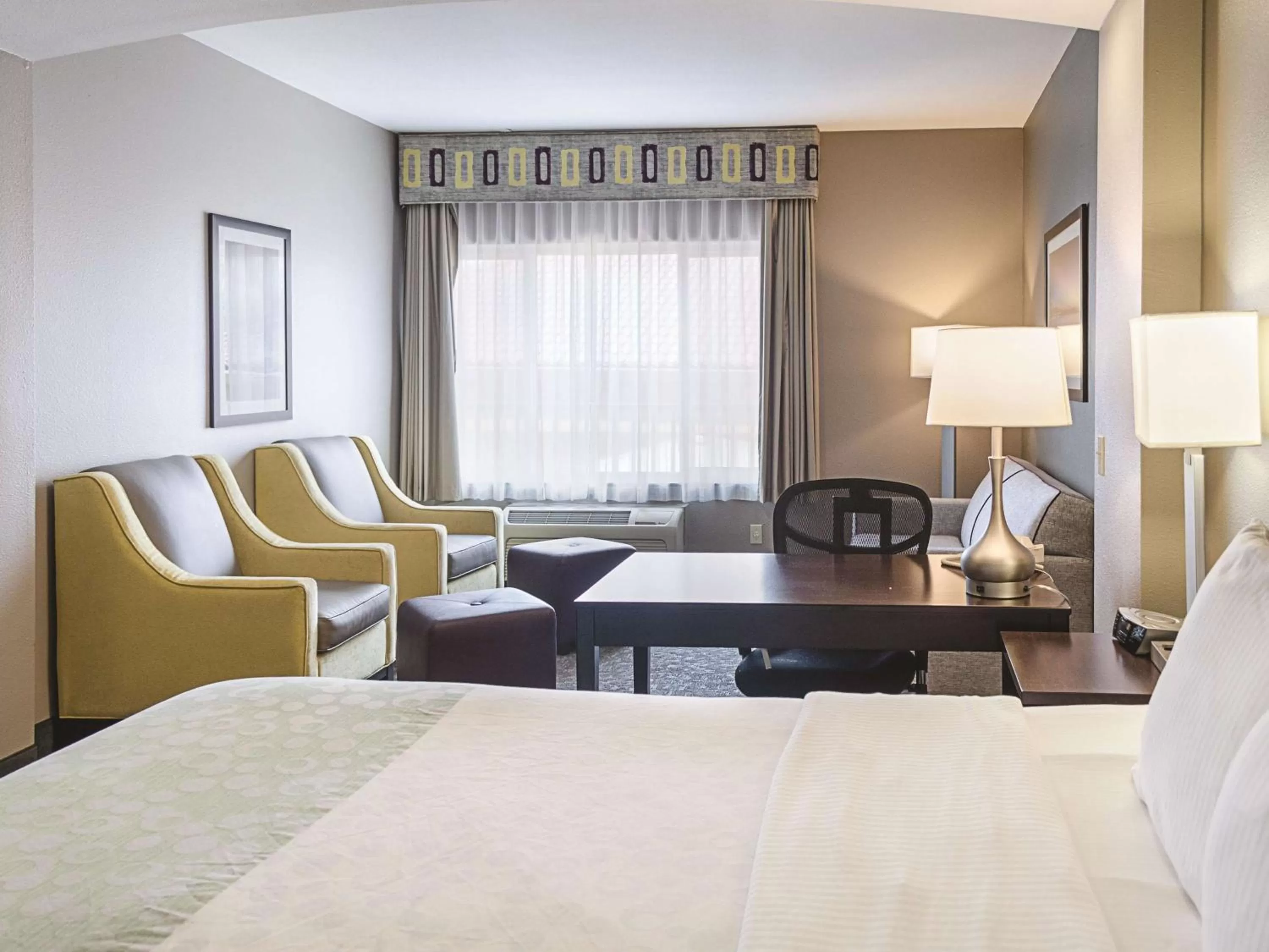 Photo of the whole room, Bed in La Quinta by Wyndham Biloxi