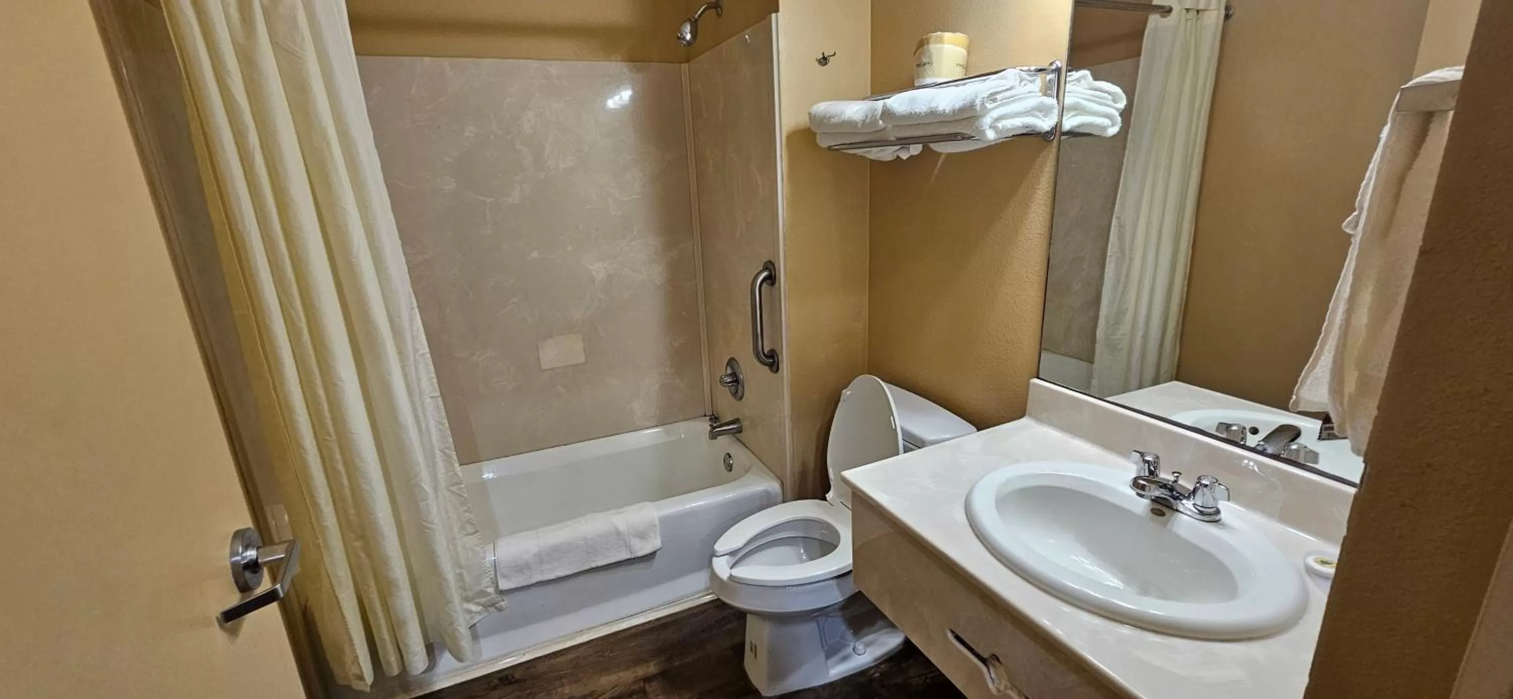 Bathroom in Weston Inn & Suites