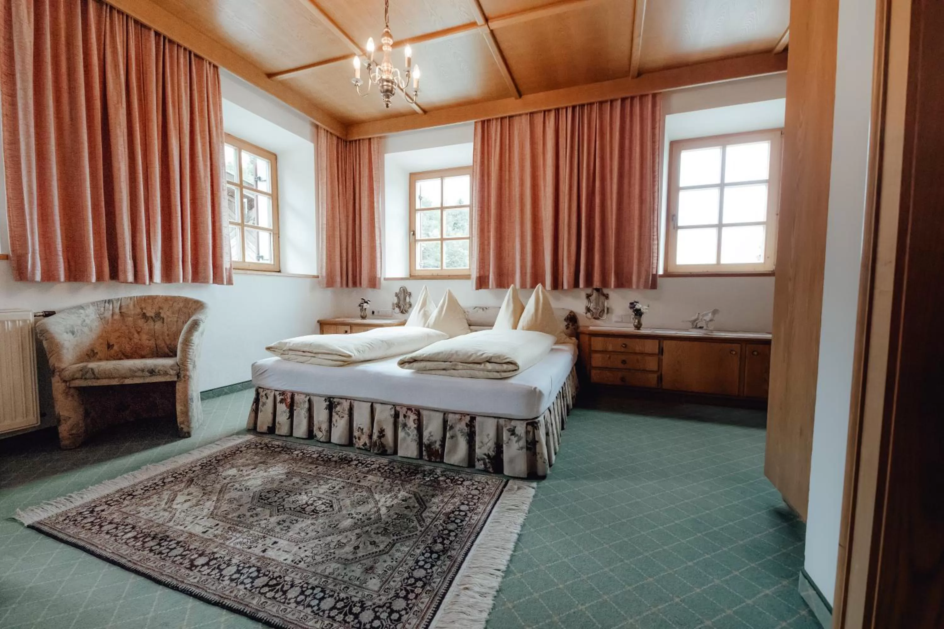 Bed in Dandler - Zimmer und Ferienwohnungen