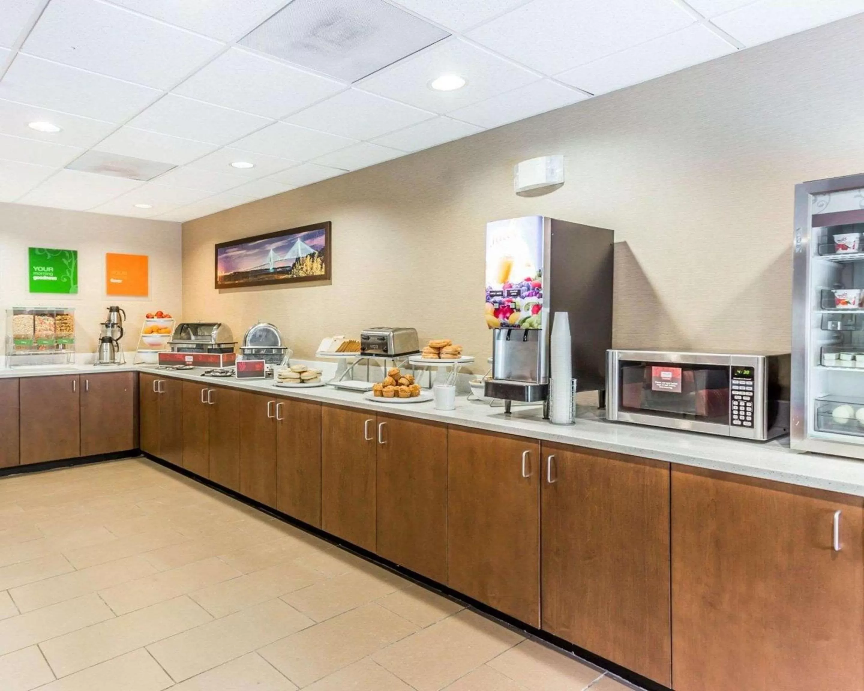 Restaurant/places to eat in Comfort Suites at Isle of Palms Connector