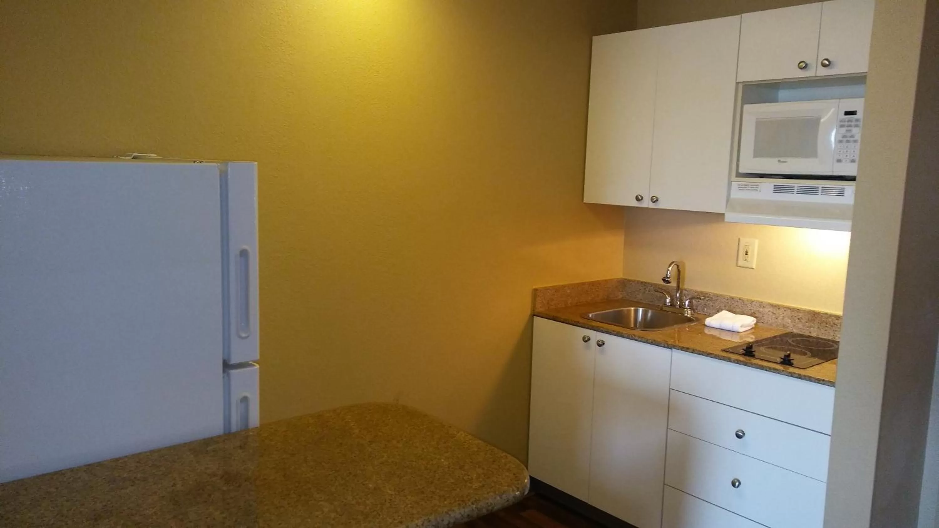 Kitchen or kitchenette in Extended Stay America Suites - Dallas - Plano