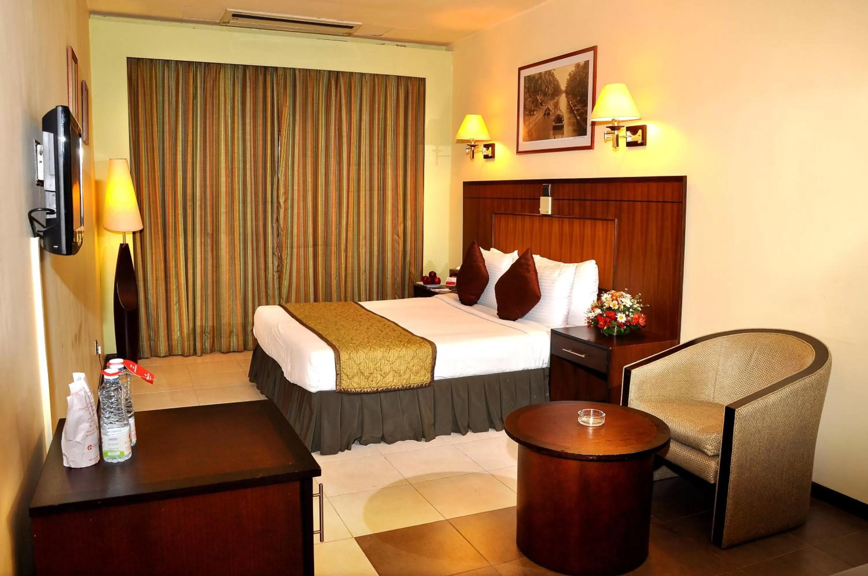 Bedroom, Bed in Ramada Katunayake