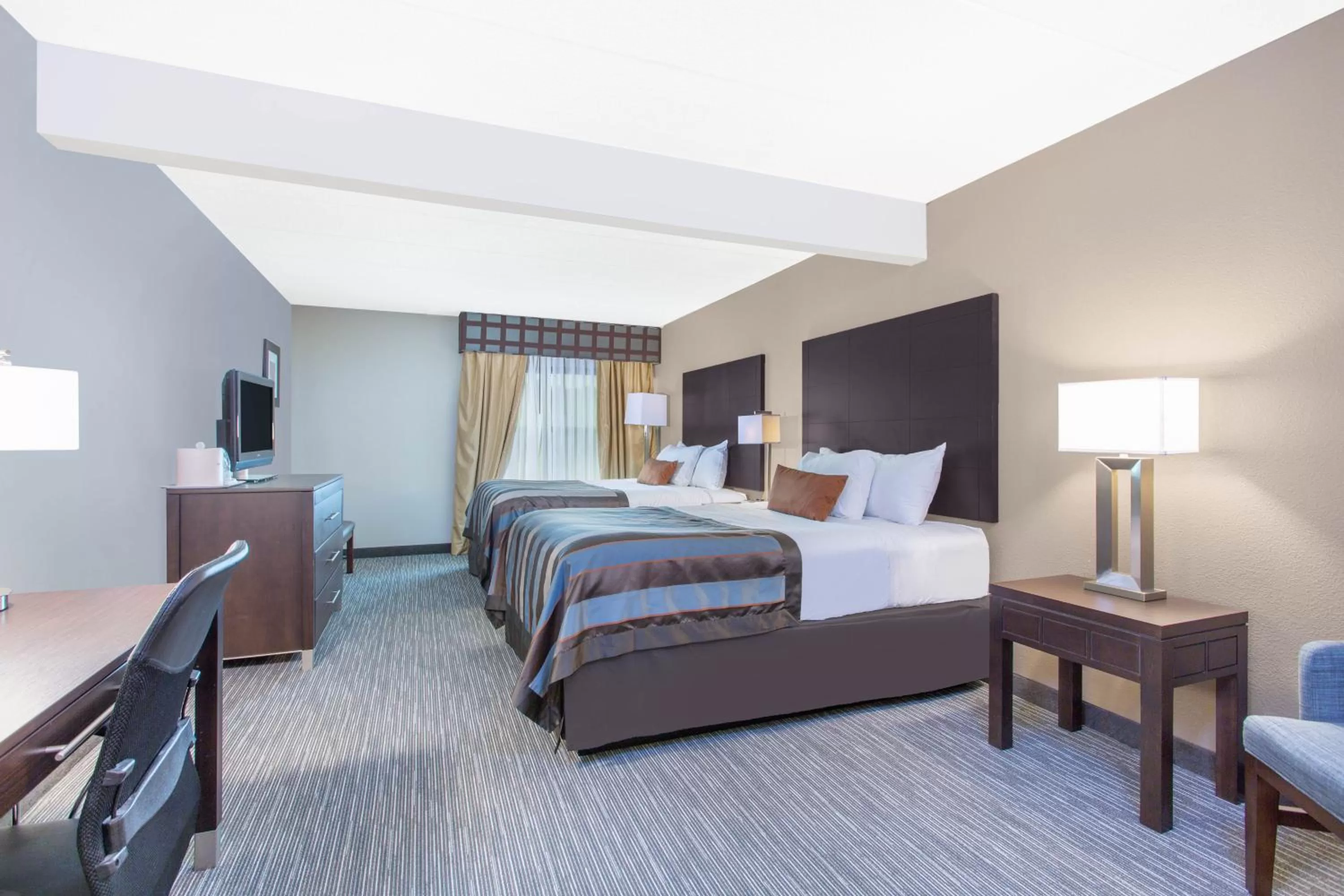 Photo of the whole room, Bed in Wingate by Wyndham Mechanicsburg