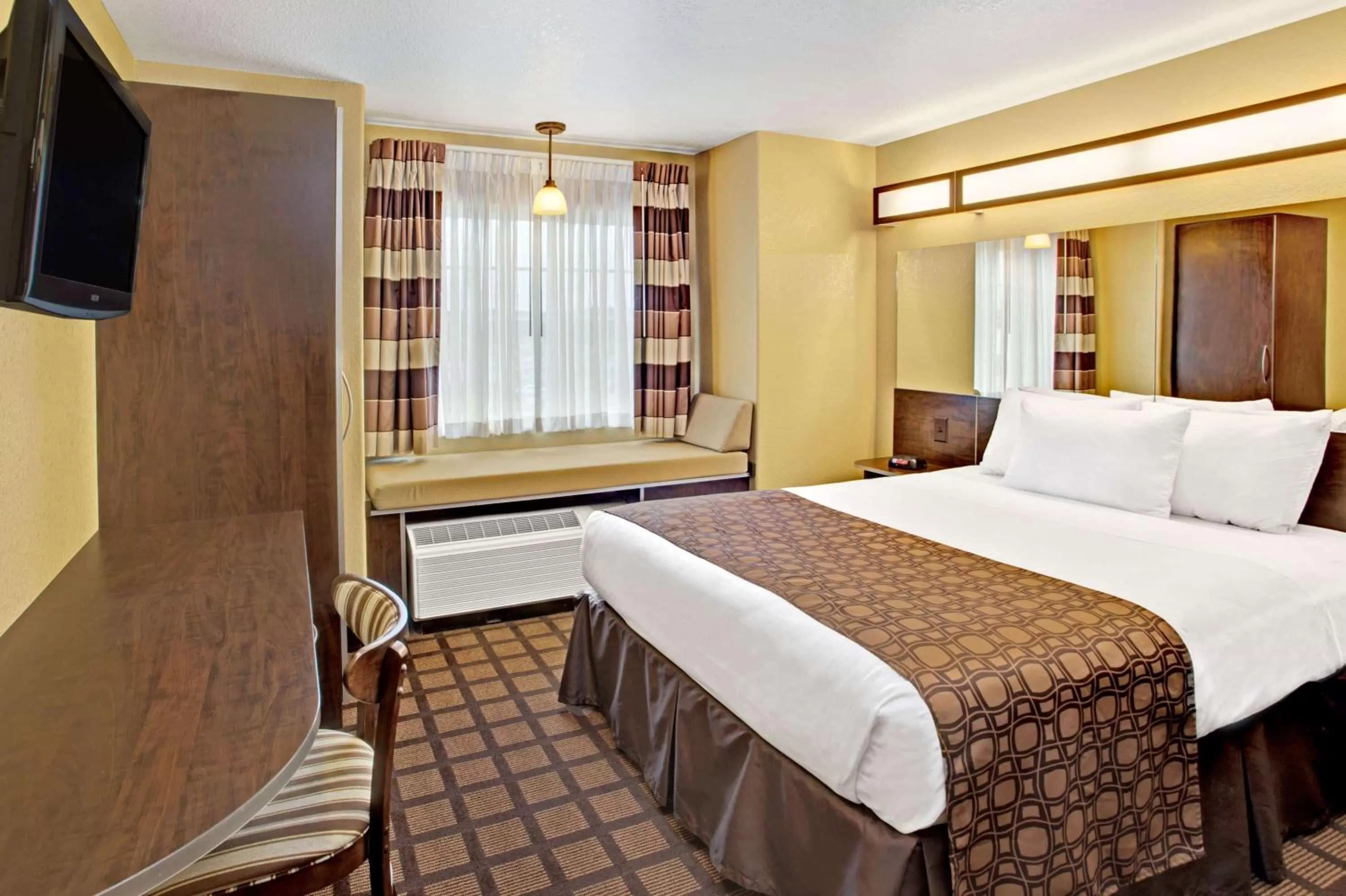 Photo of the whole room, Bed in Microtel Inn & Suites - Cartersville
