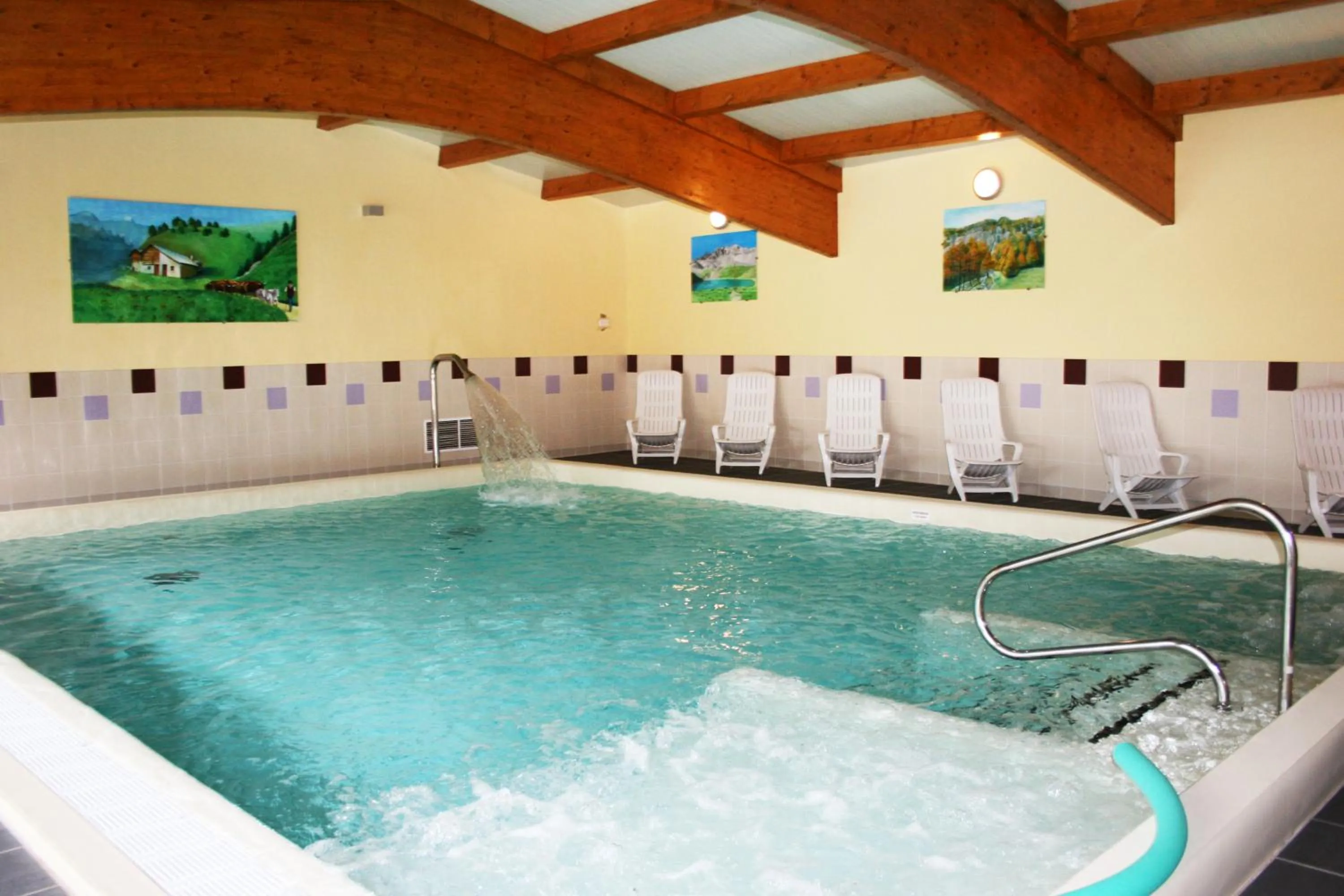 Steam room in Le Catinat Fleuri