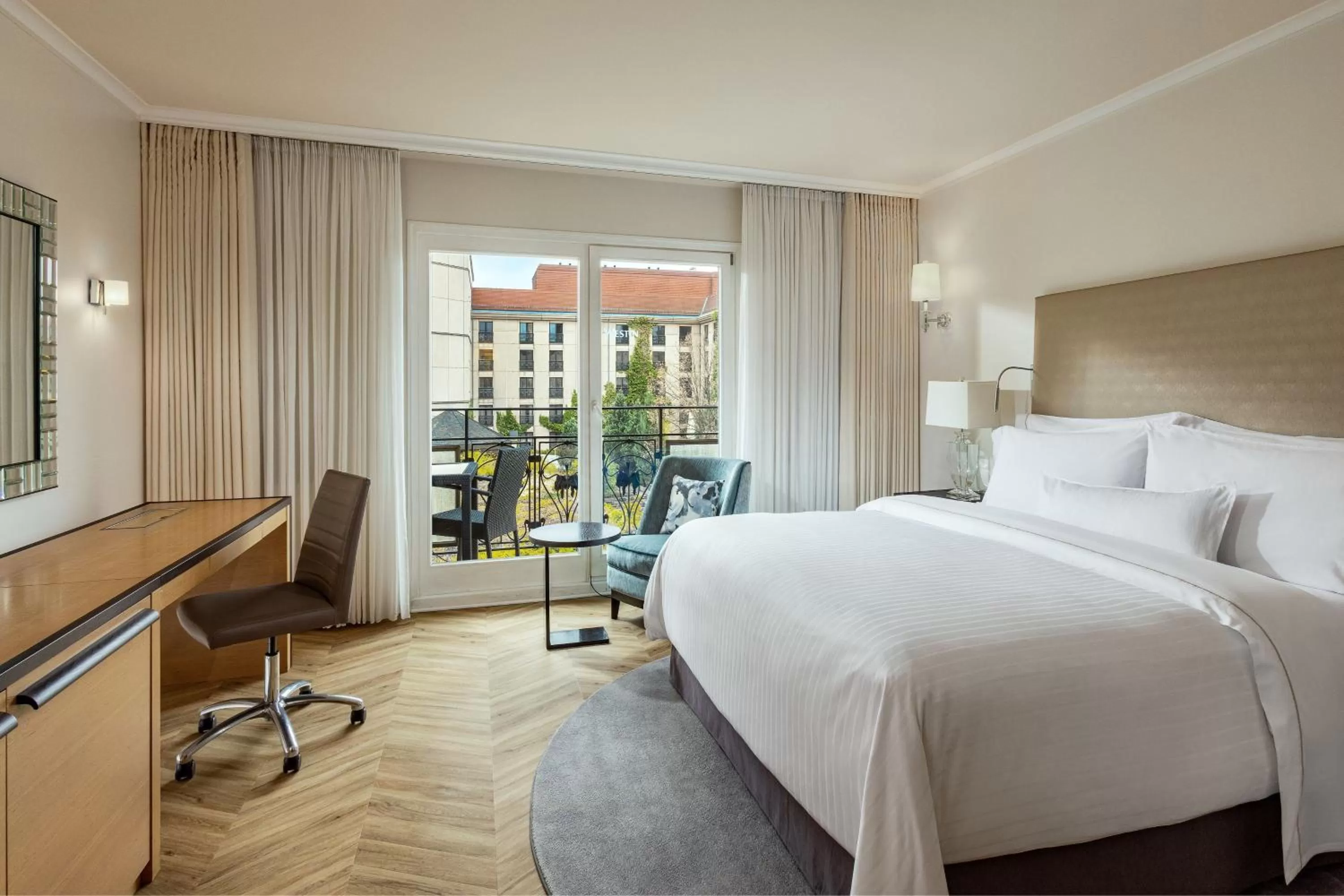 Photo of the whole room, Bed in The Westin Grand Berlin