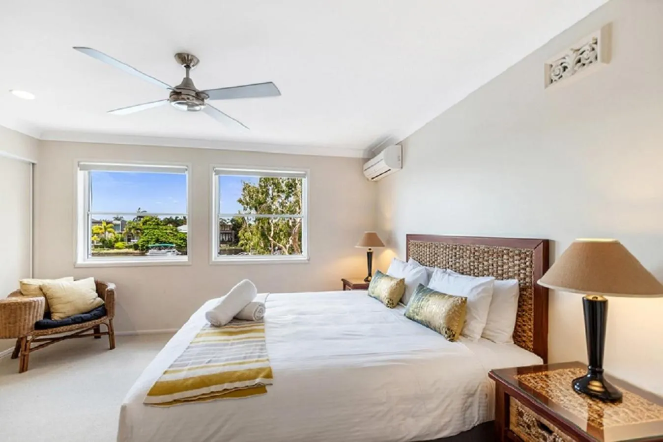 Bed in Noosa Entrance Waterfront Resort