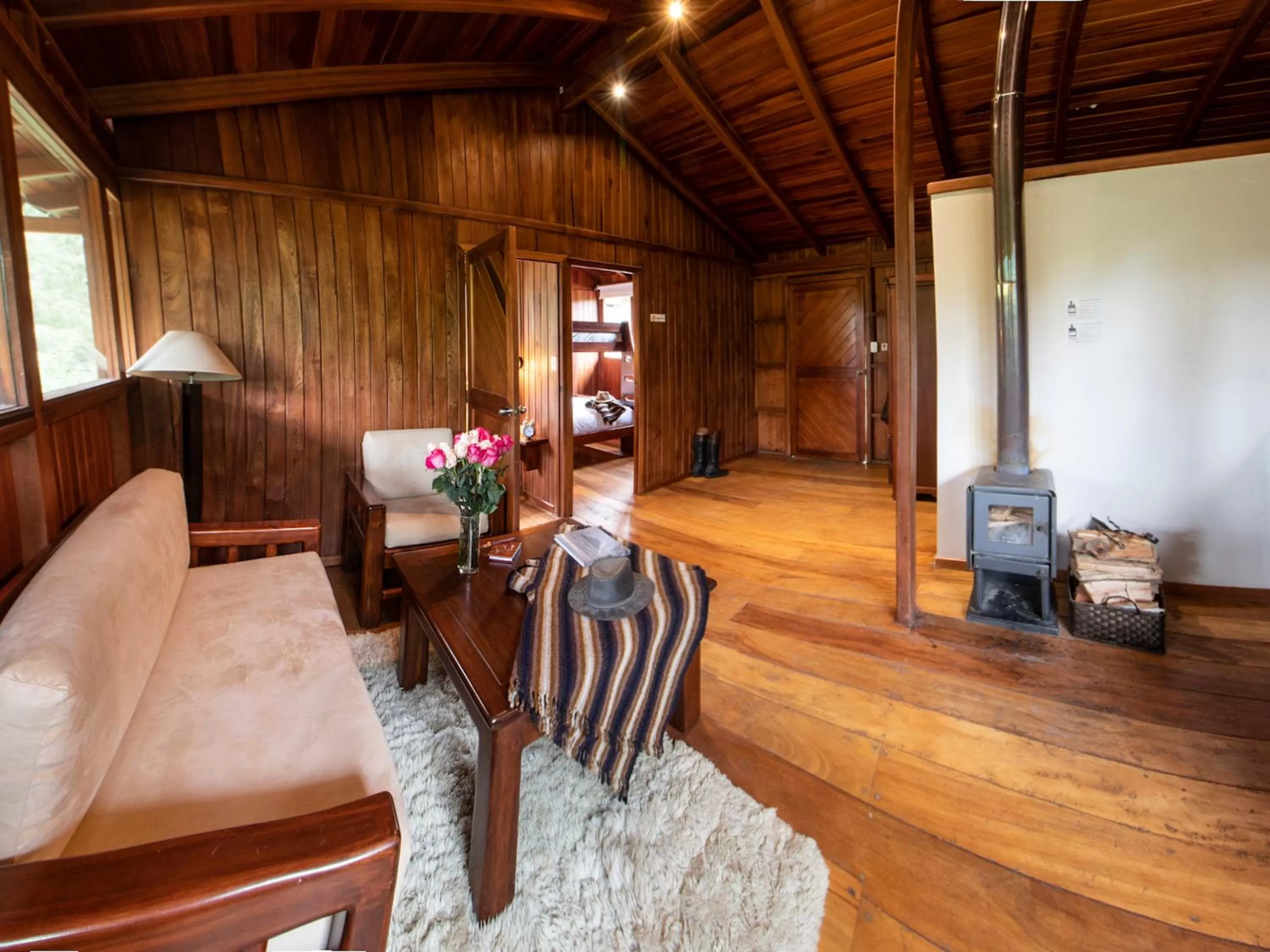 Living room in Hosteria Papagayo Cotopaxi