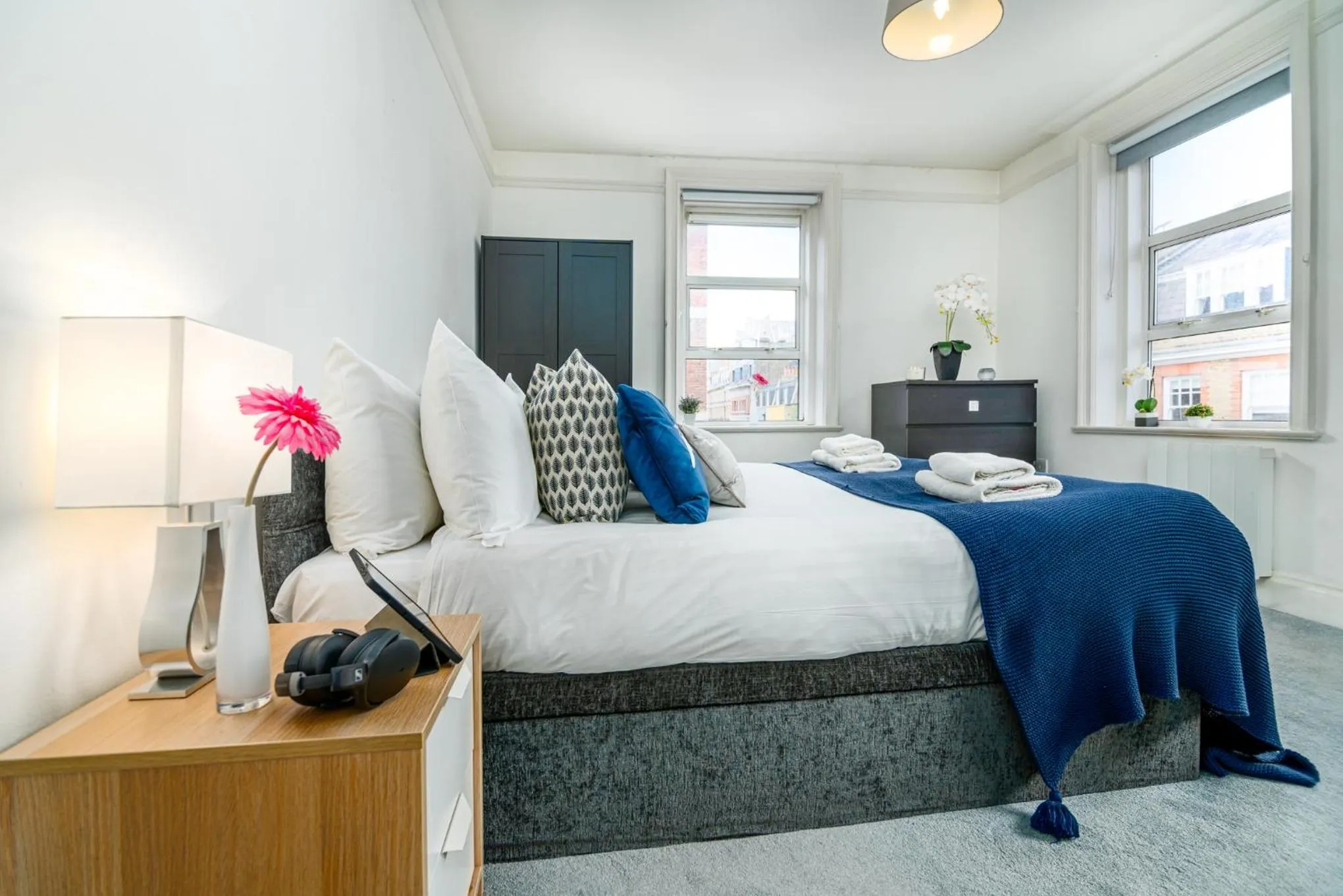 Bed in Bond Street Serviced Apartment