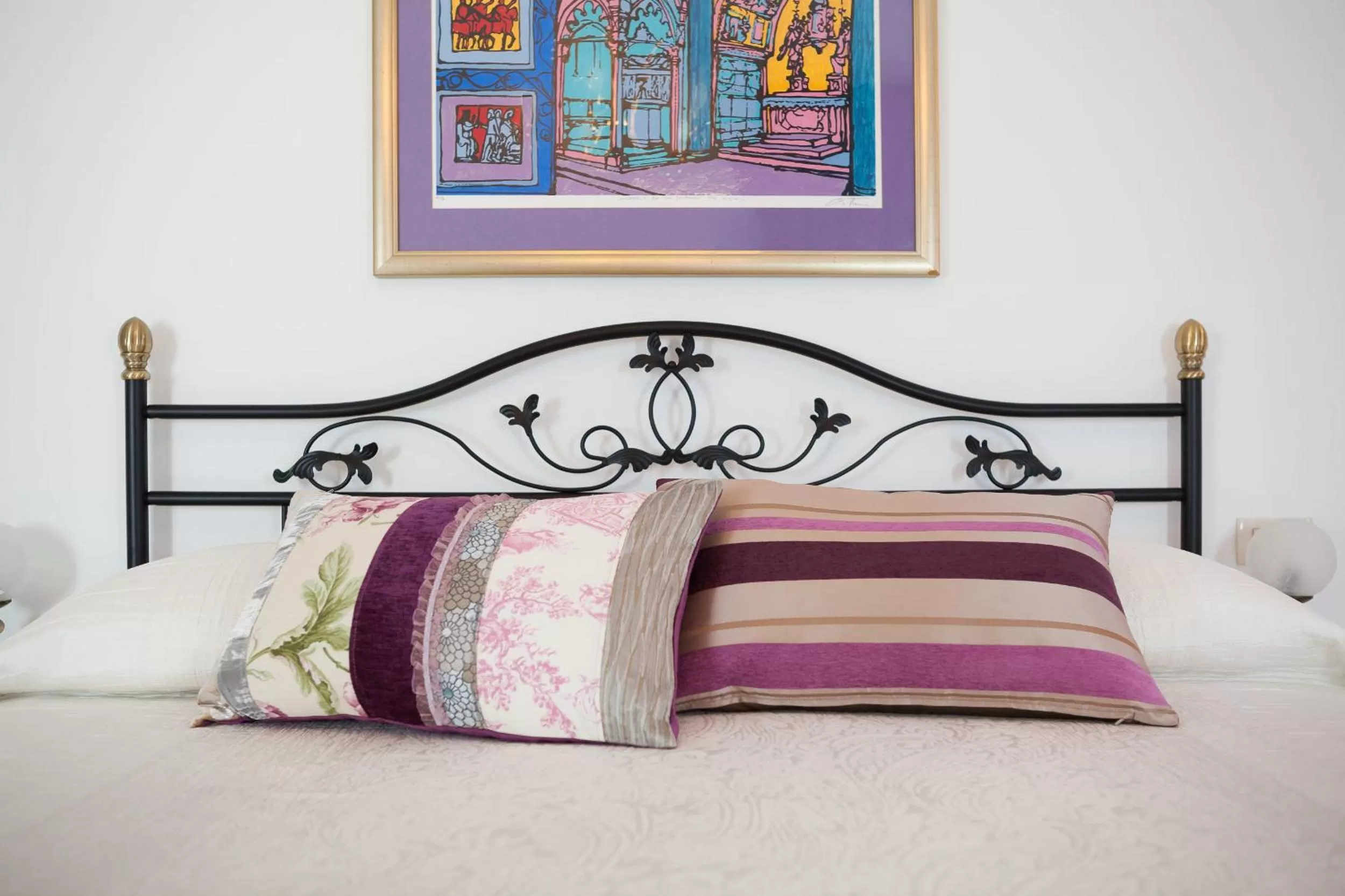 Bed in Romantic Luxury Rooms