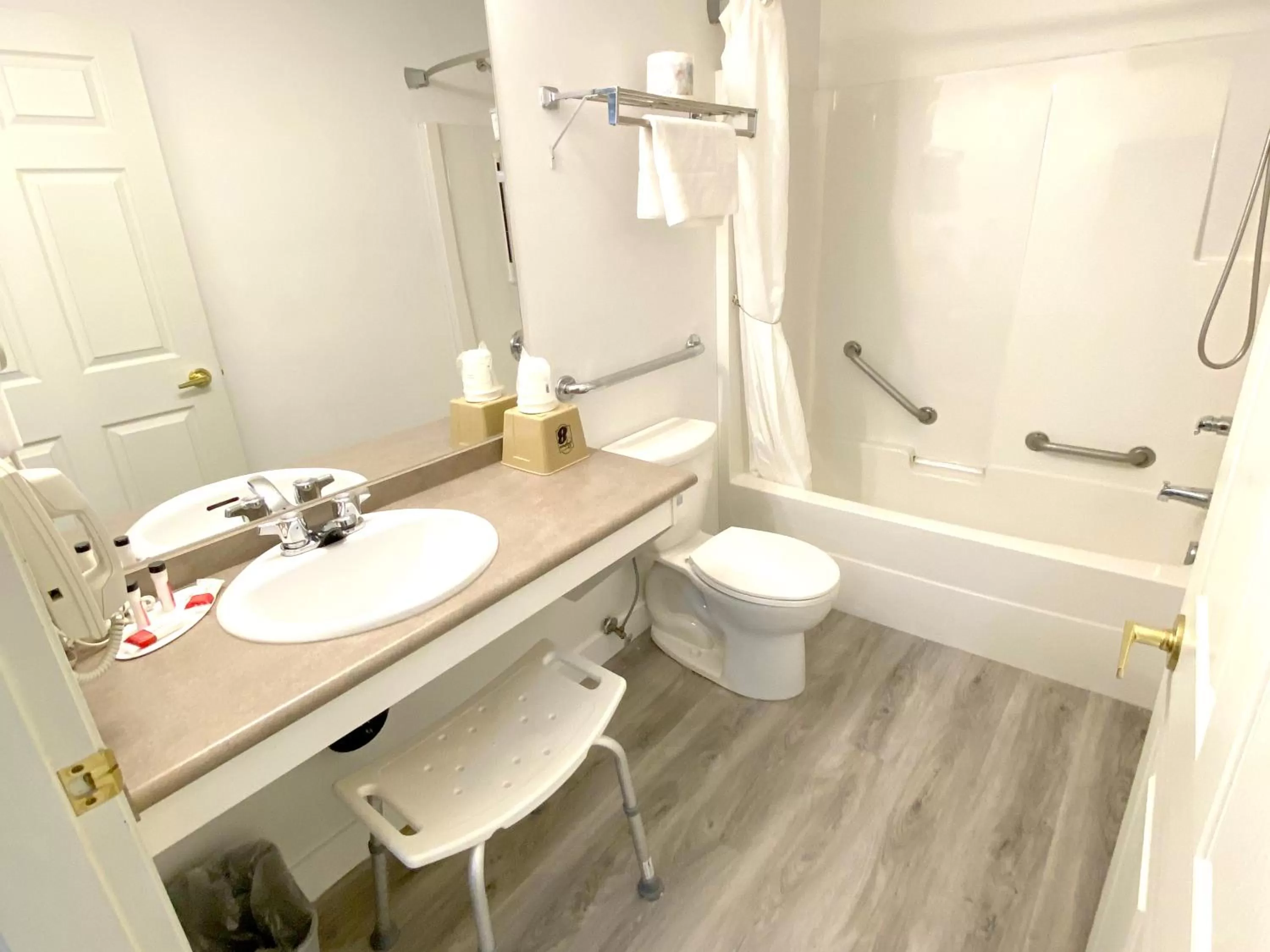 Super 8 by Wyndham Sicamous