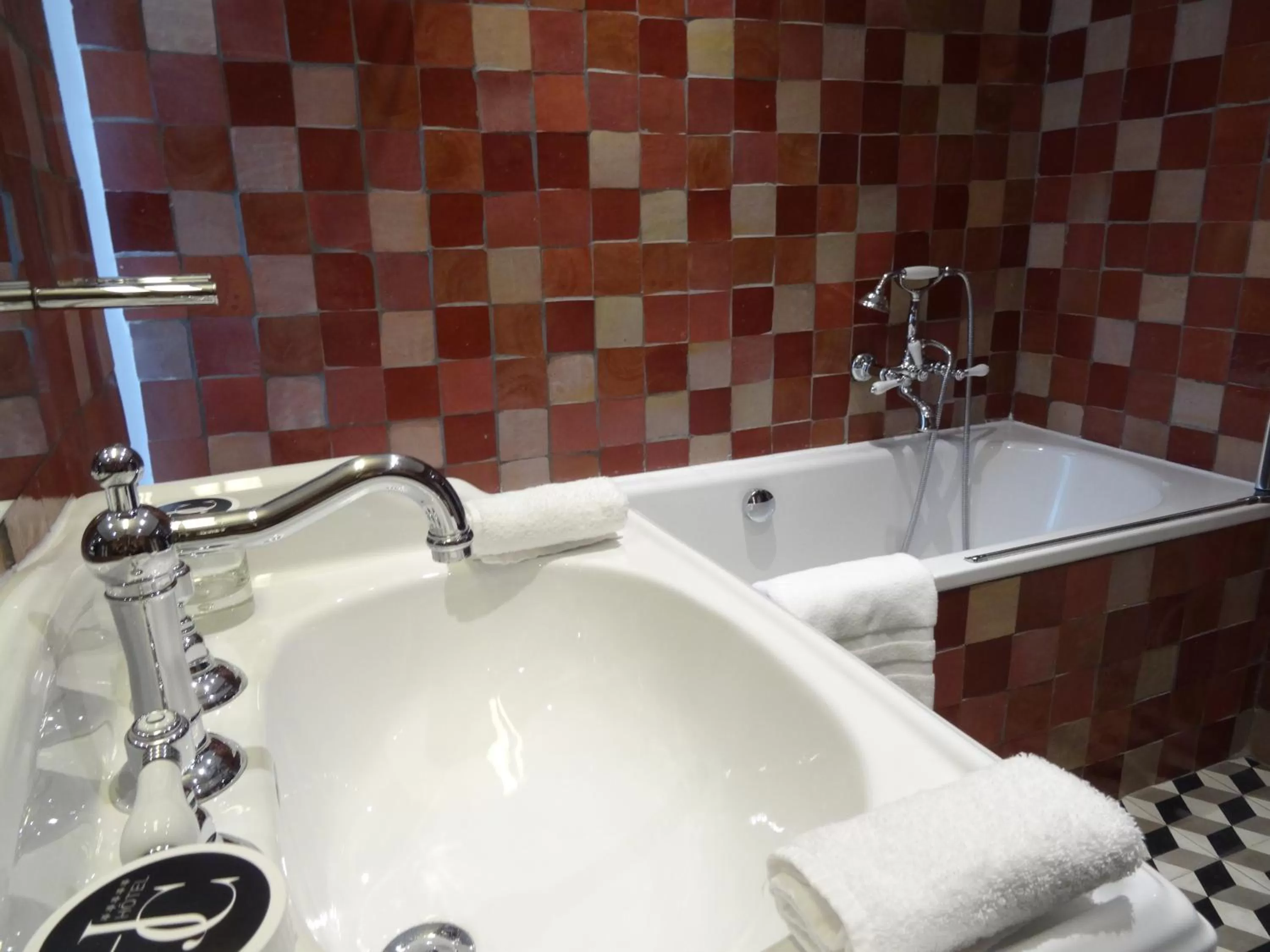 Bathroom in Jules César Hotel & Spa Arles - MGallery Collection