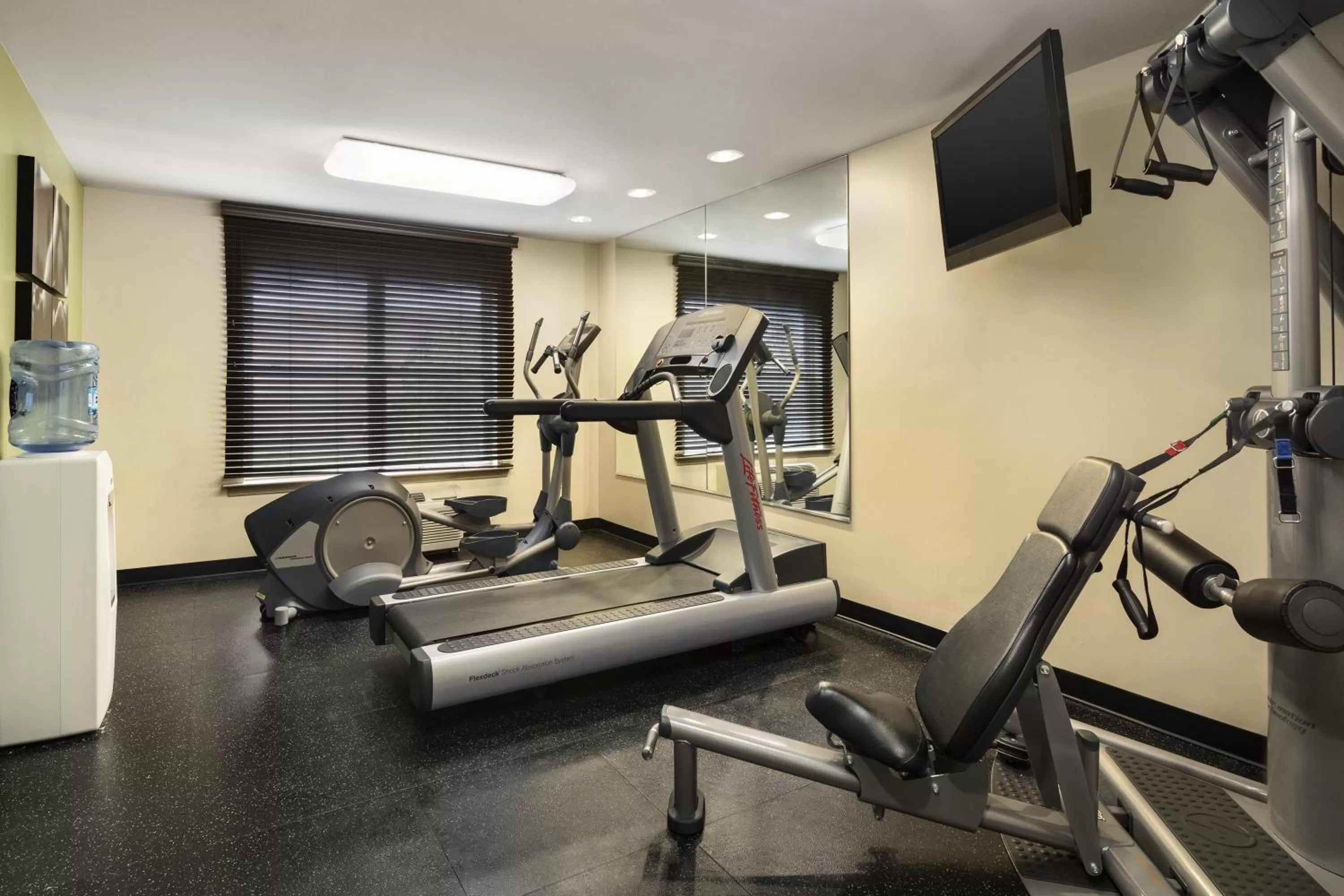 Fitness centre/facilities in Country Inn & Suites by Radisson, Washington Dulles International Airport, VA