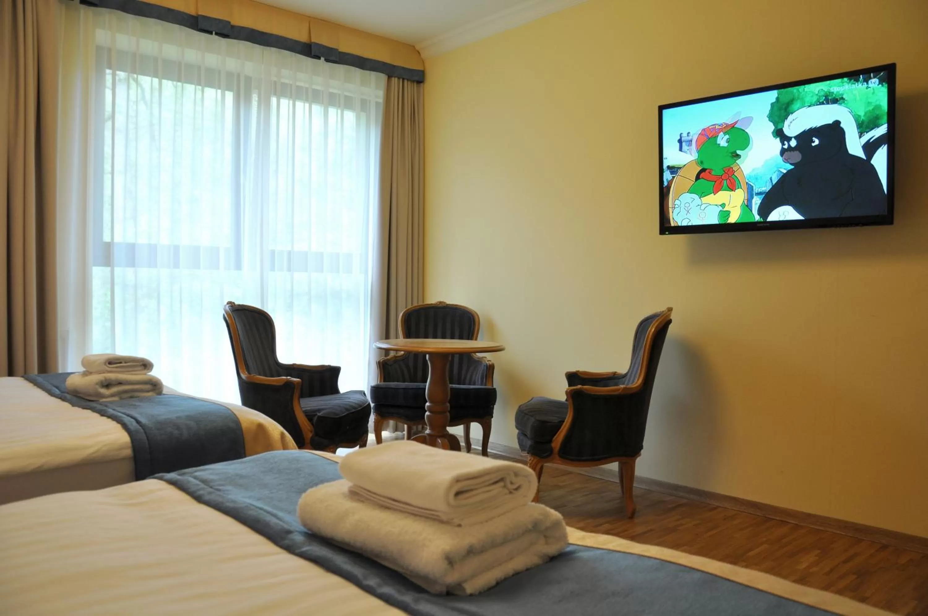 Day, TV/Entertainment Center in Hotel Mir-Jan SPA