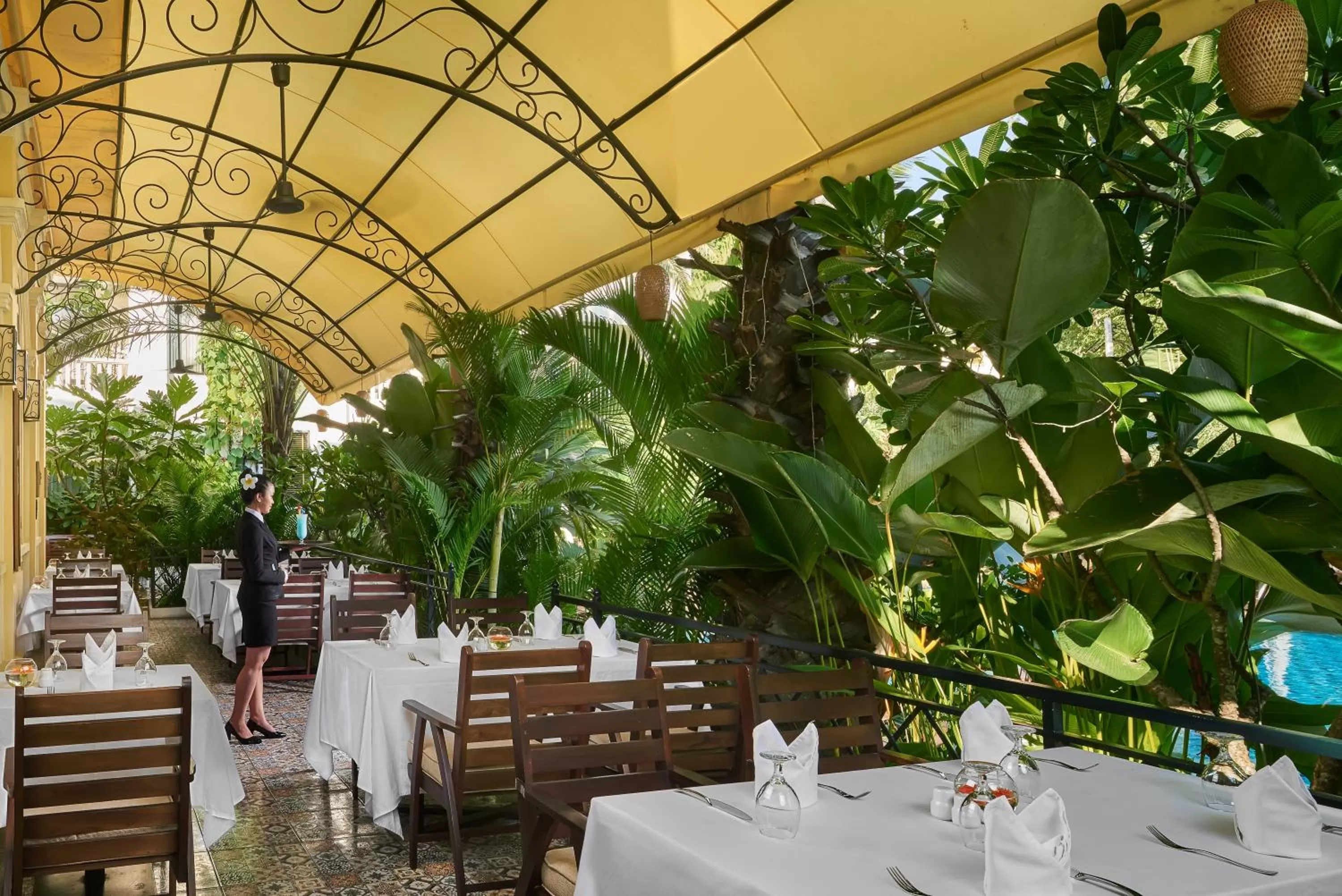 Restaurant/places to eat in Palace Gate Hotel & Resort by EHM