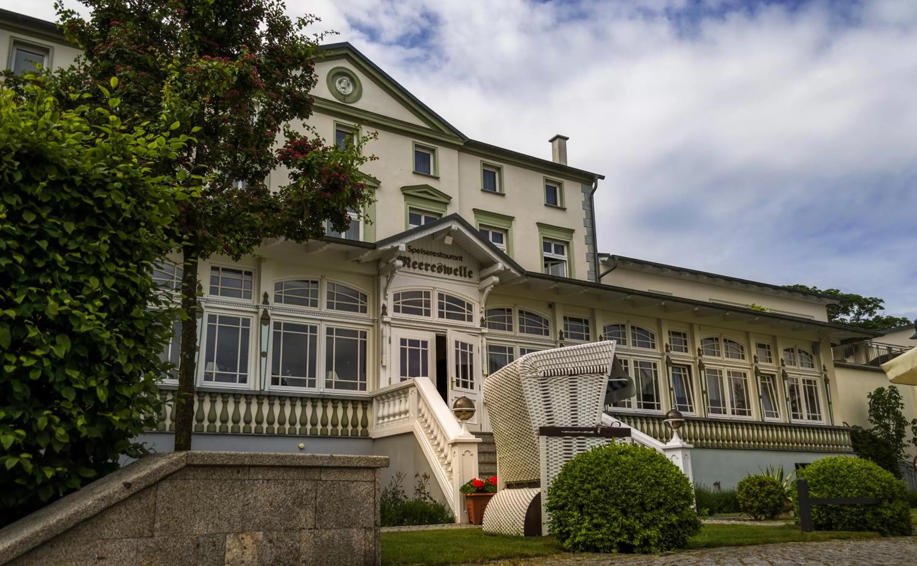 Property Building in Hotel Meereswelle - Anno 1875