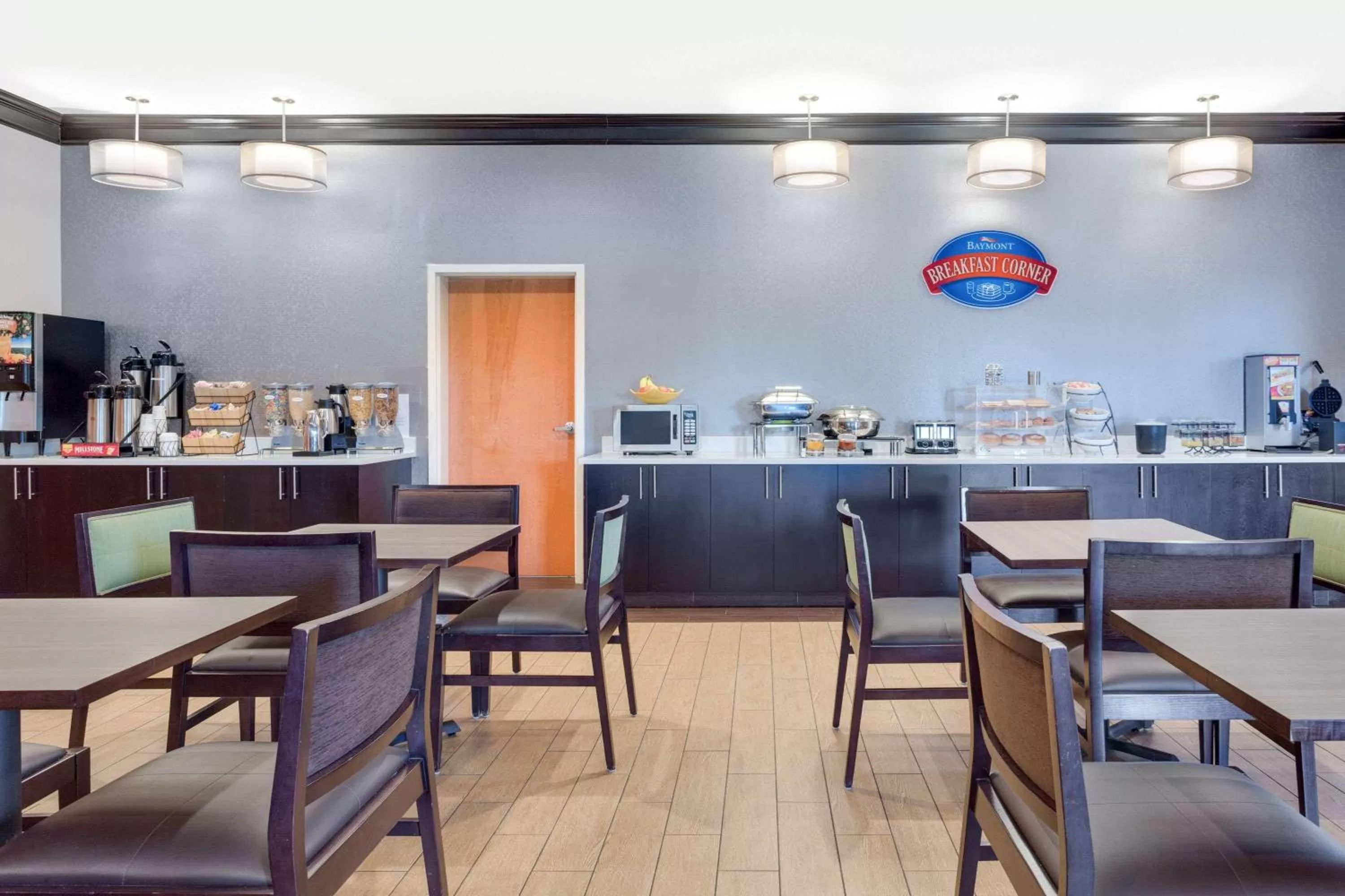 Restaurant/places to eat in Baymont by Wyndham Augusta Riverwatch