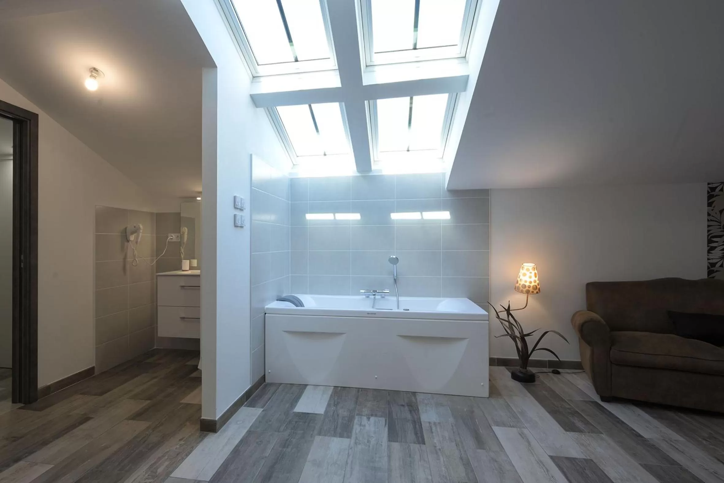 Bathroom in Hotel De La Croisée