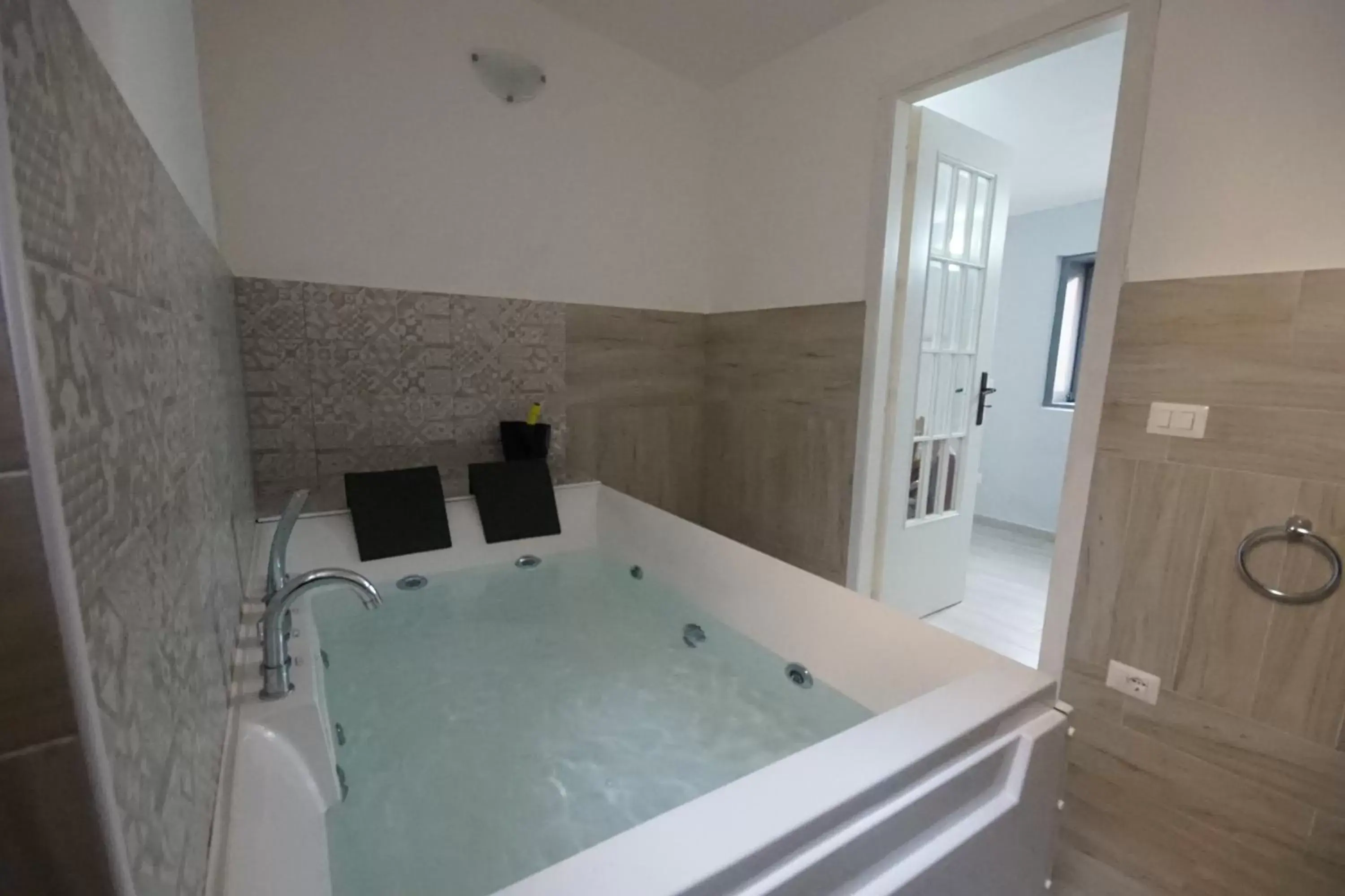 Queen Room with Spa Bath in Locazione Turistica Domus Re Queen Room with Spa Bath in Locazione Turistica Domus Re