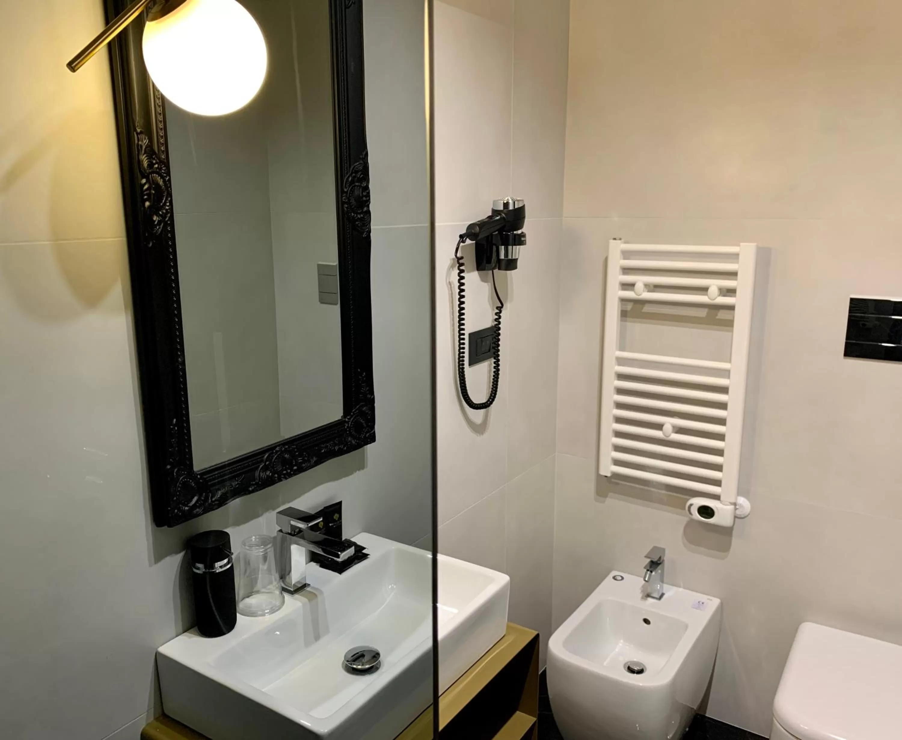 Bathroom in Toledo Boutique Rooms