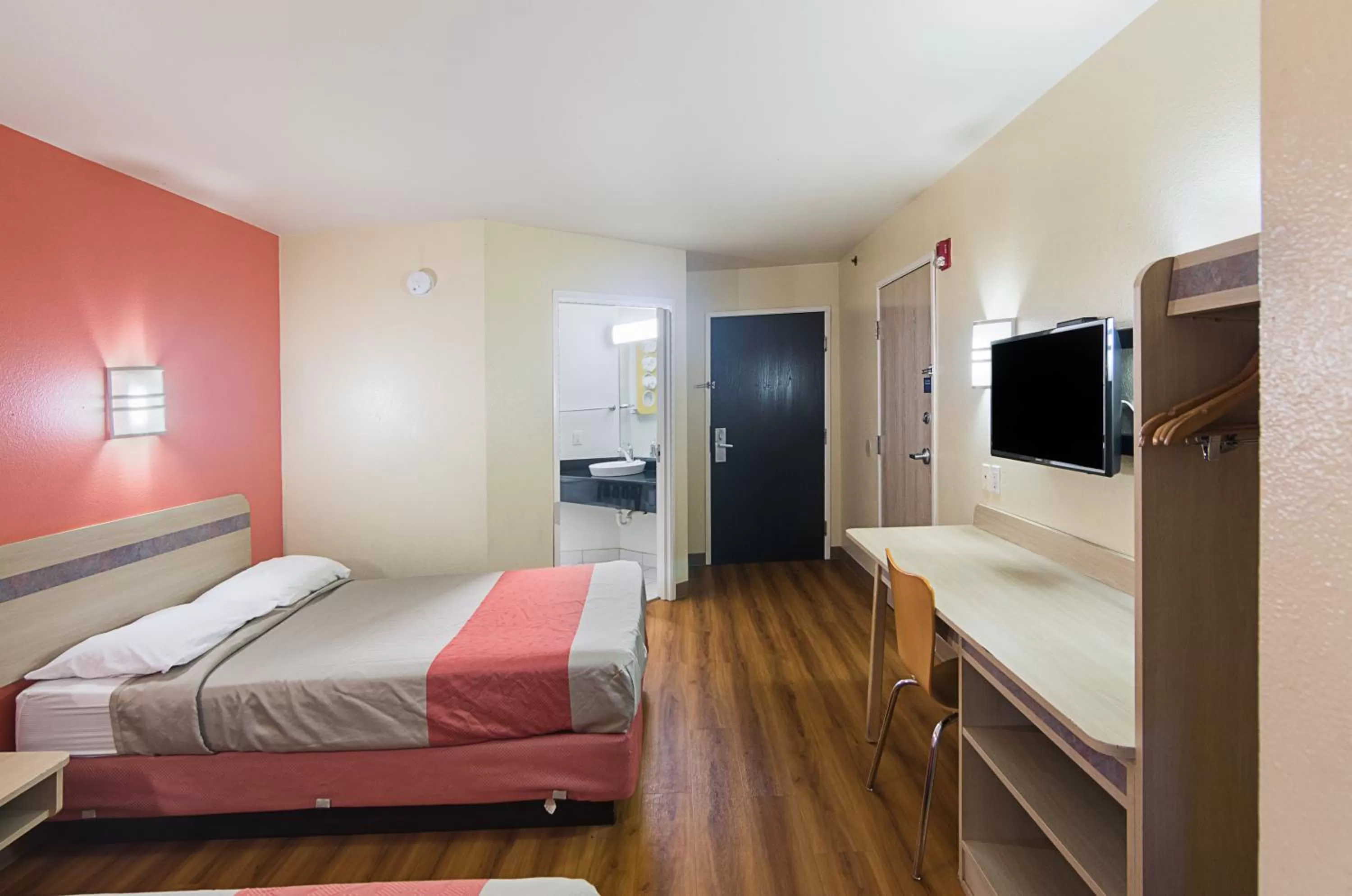 Bedroom, Bed in Motel 6-Terrell, TX