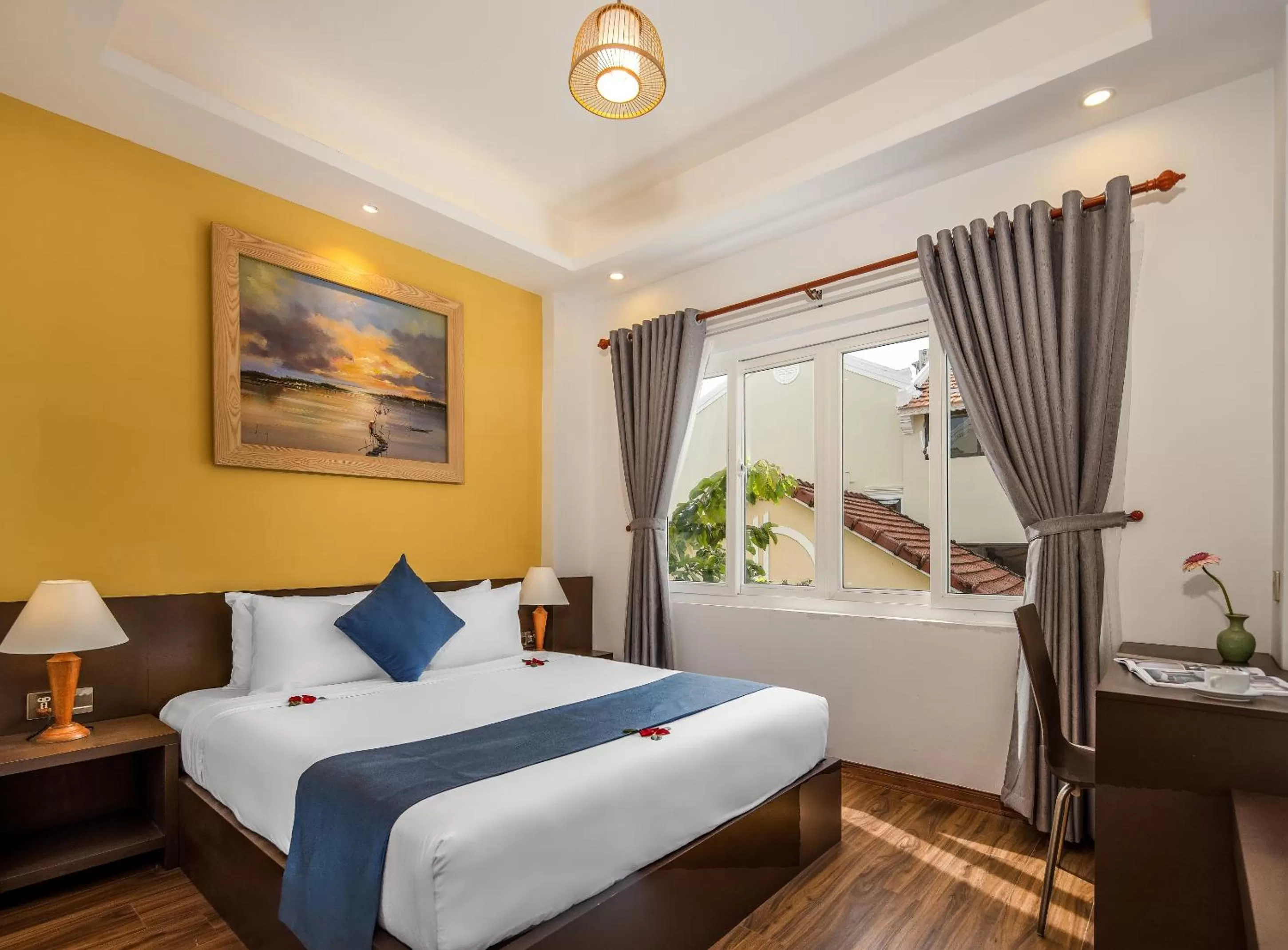 Bed in TRIPLE Riverside Villa Hotel HoiAn