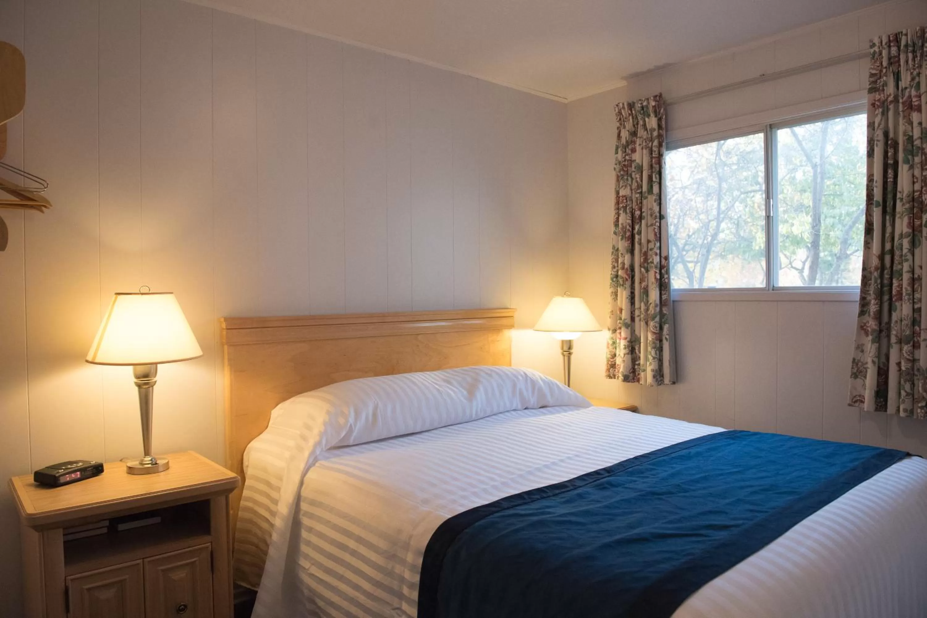 Bed in Radium Park Lodge