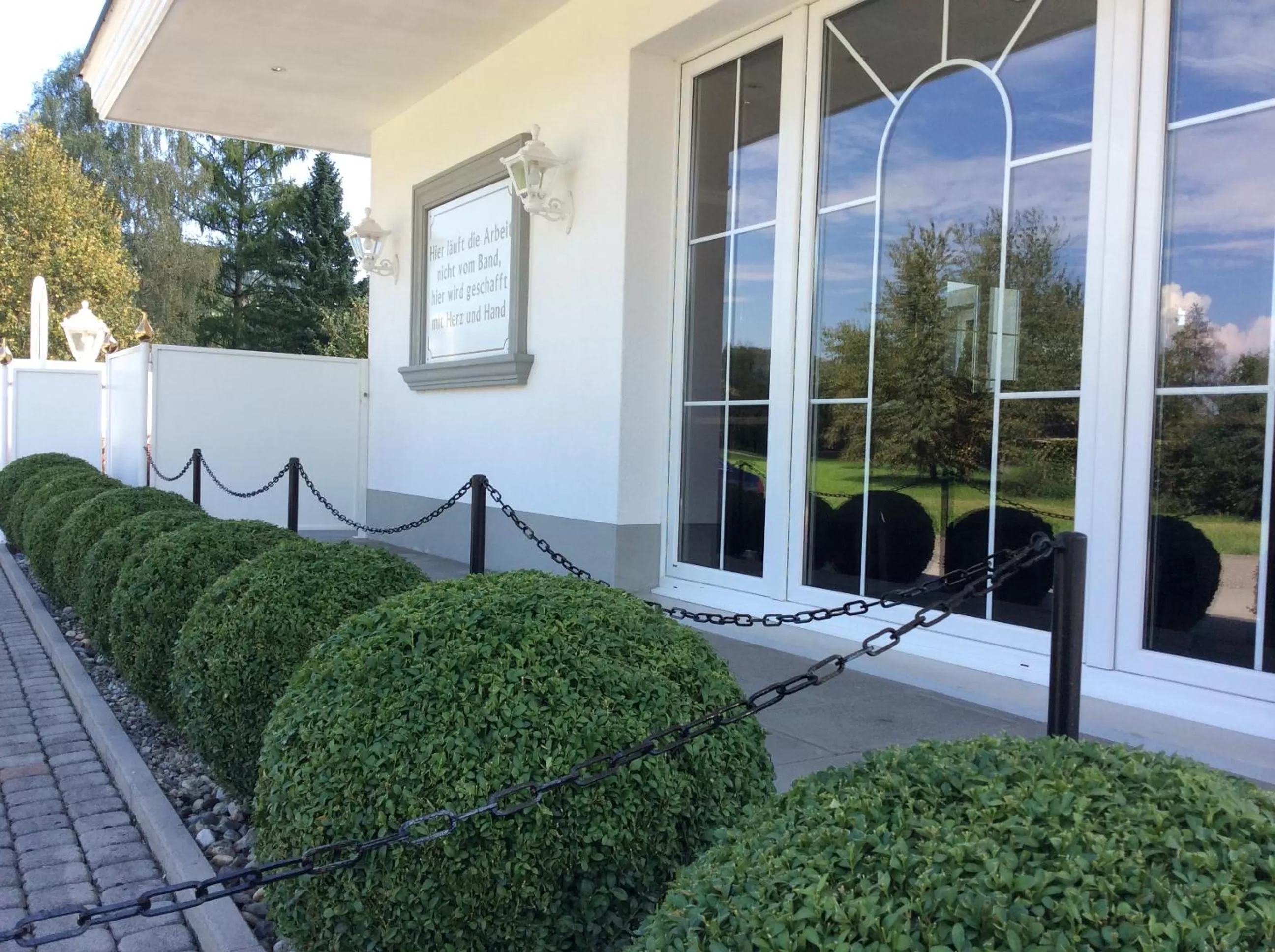 Property building in Landcafe mit Mini Hotel